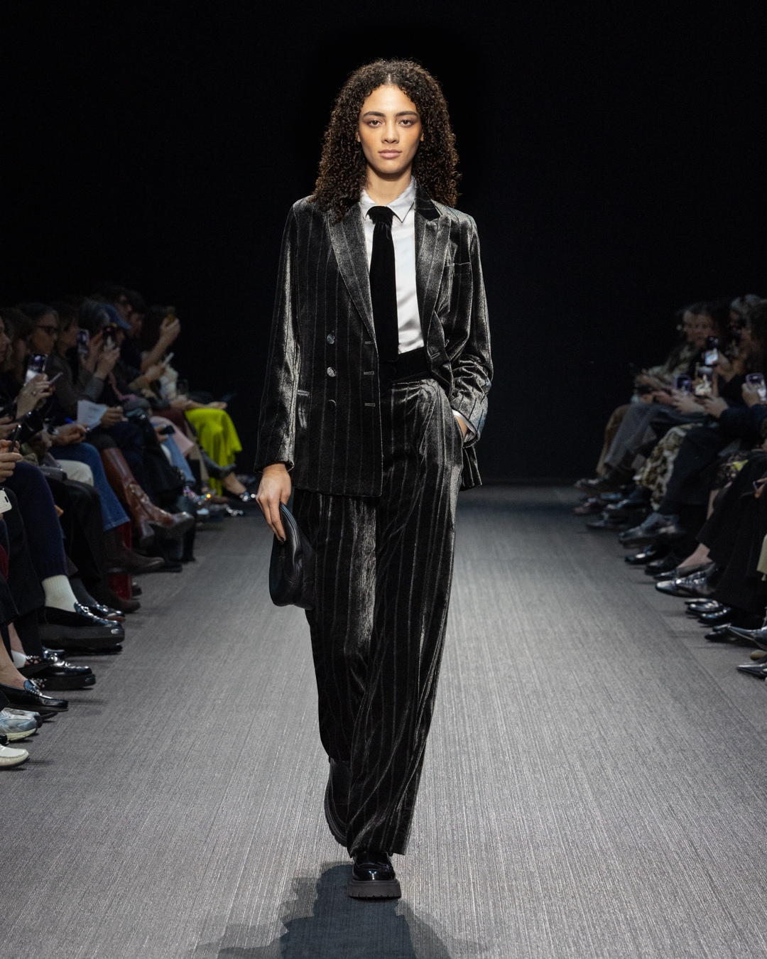 EMPORIO ARMANI ブラックフレアスカート Women's Skirts: long, short, and pencil skirts | Emporio Armani