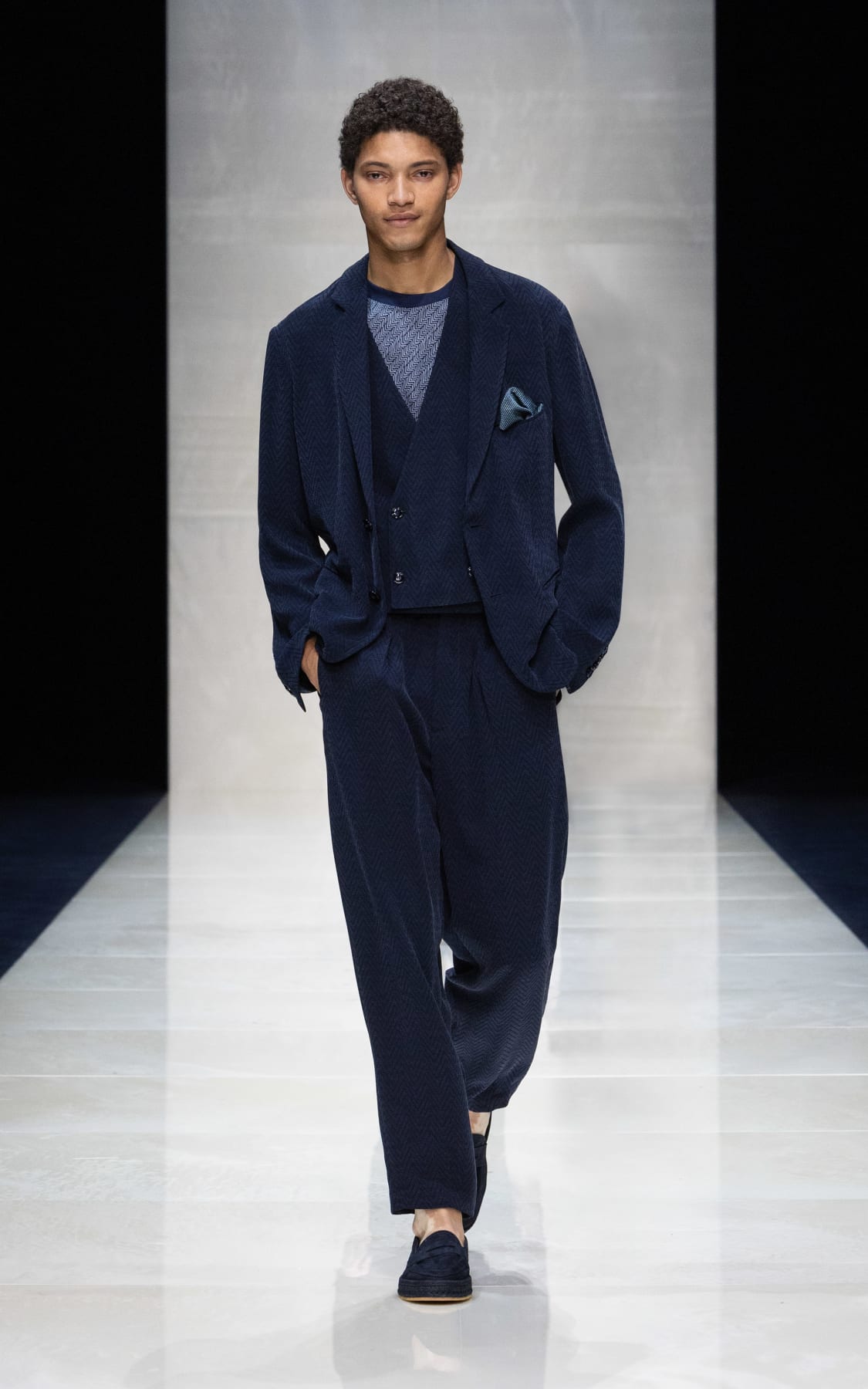 Men's Spring Summer 2025 Fashion Show | Giorgio Armani