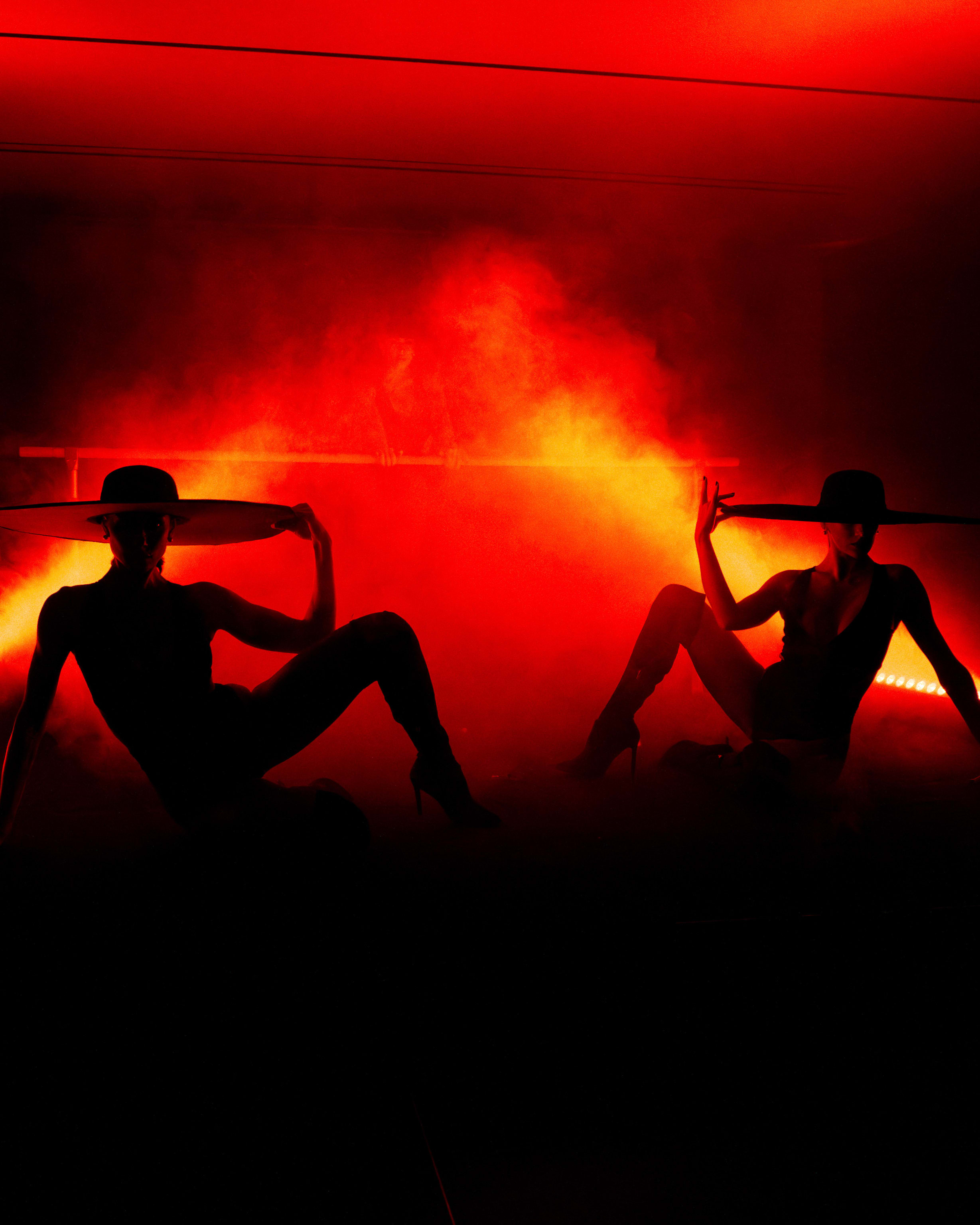 Sensazioni_Dinner_Show_Dancers_On_Stage_Black_Background