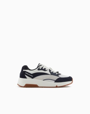 Sneakers with laces and logo