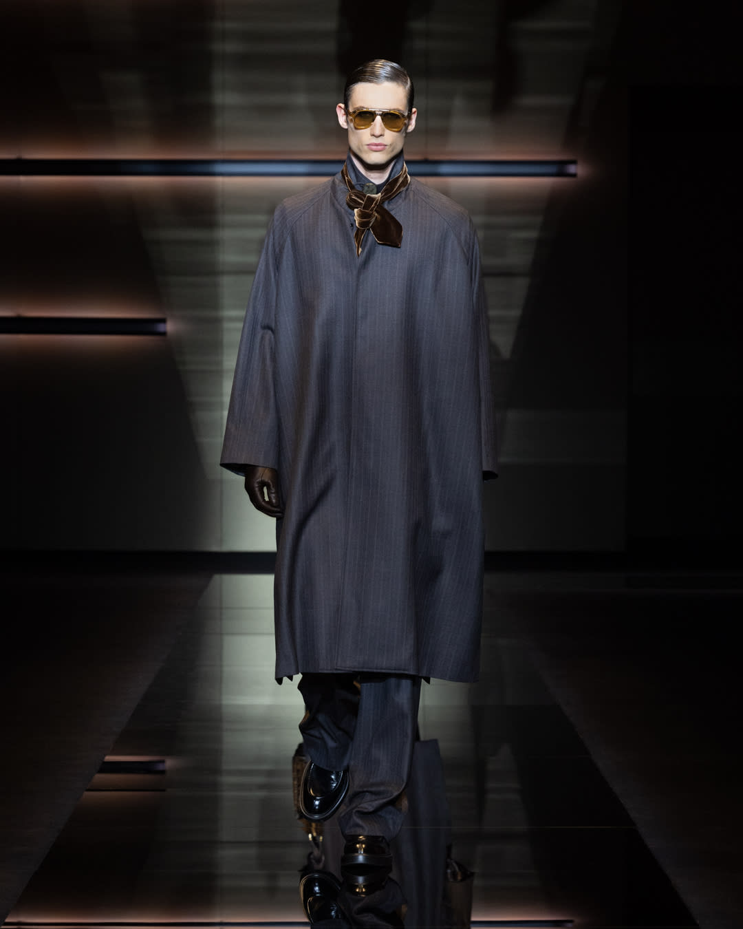 EMPORIO ARMANI フードコート ブラック　M EMPORIO ARMANI フードコート ブラック M EMPORIO ARMANI（エンポリオ