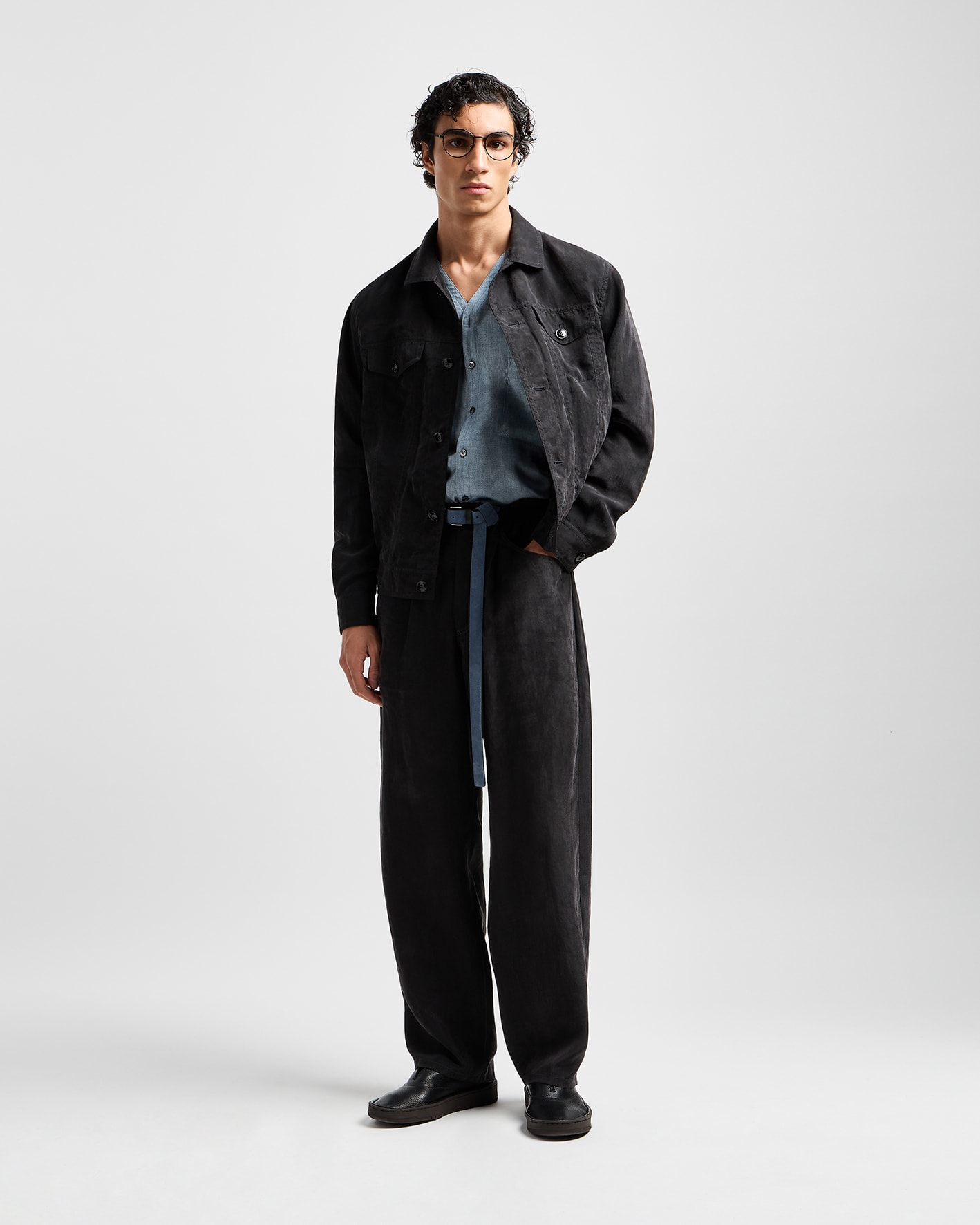 LOOK010