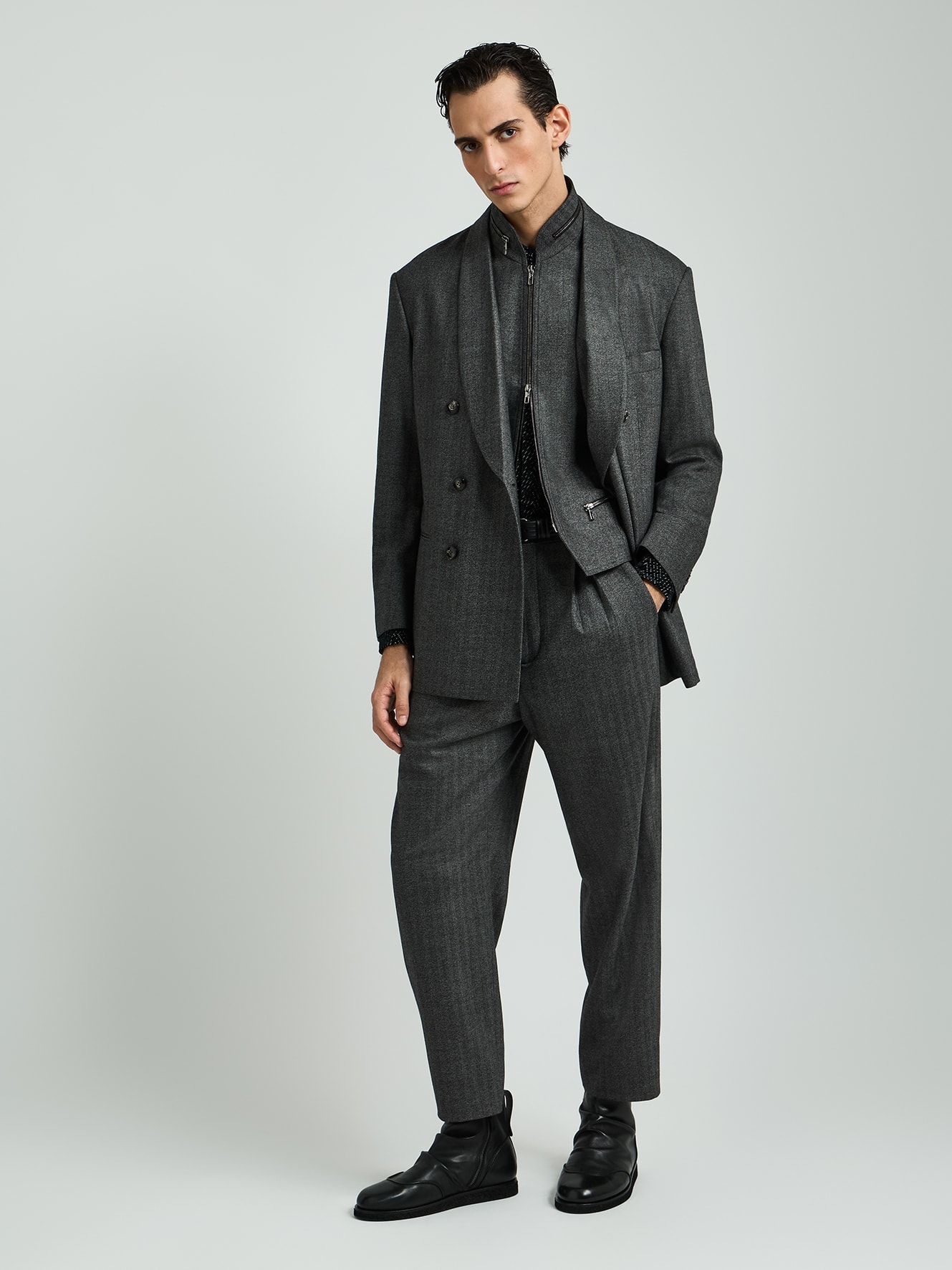 LOOK001