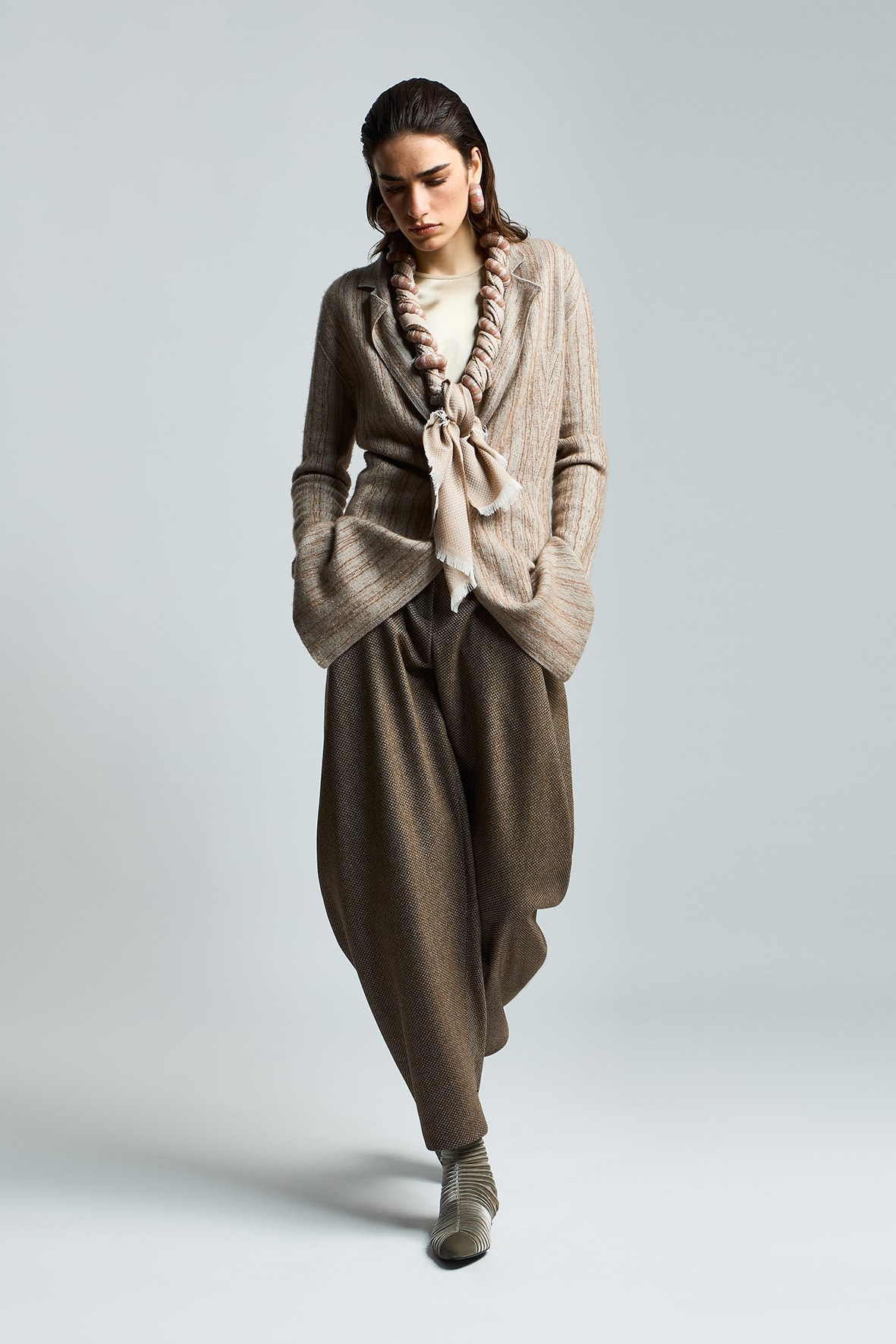 LOOK004