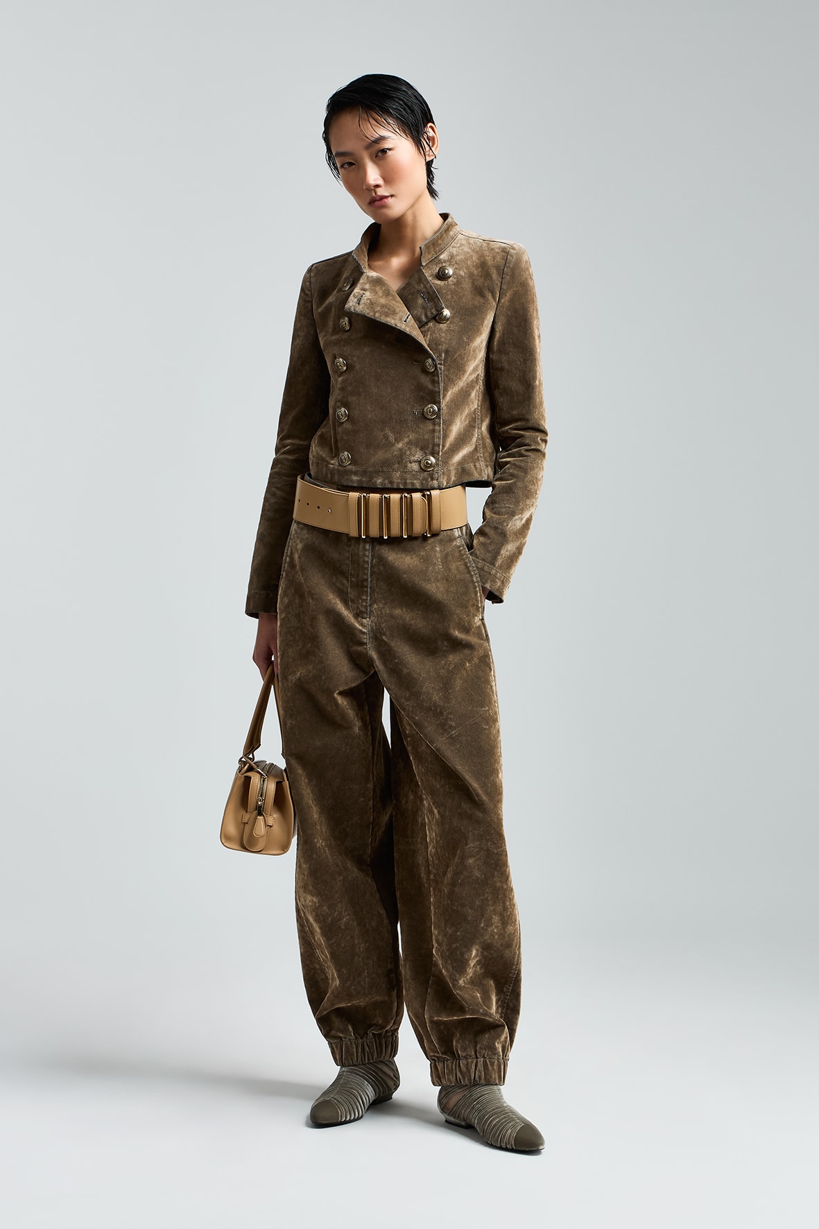LOOK010