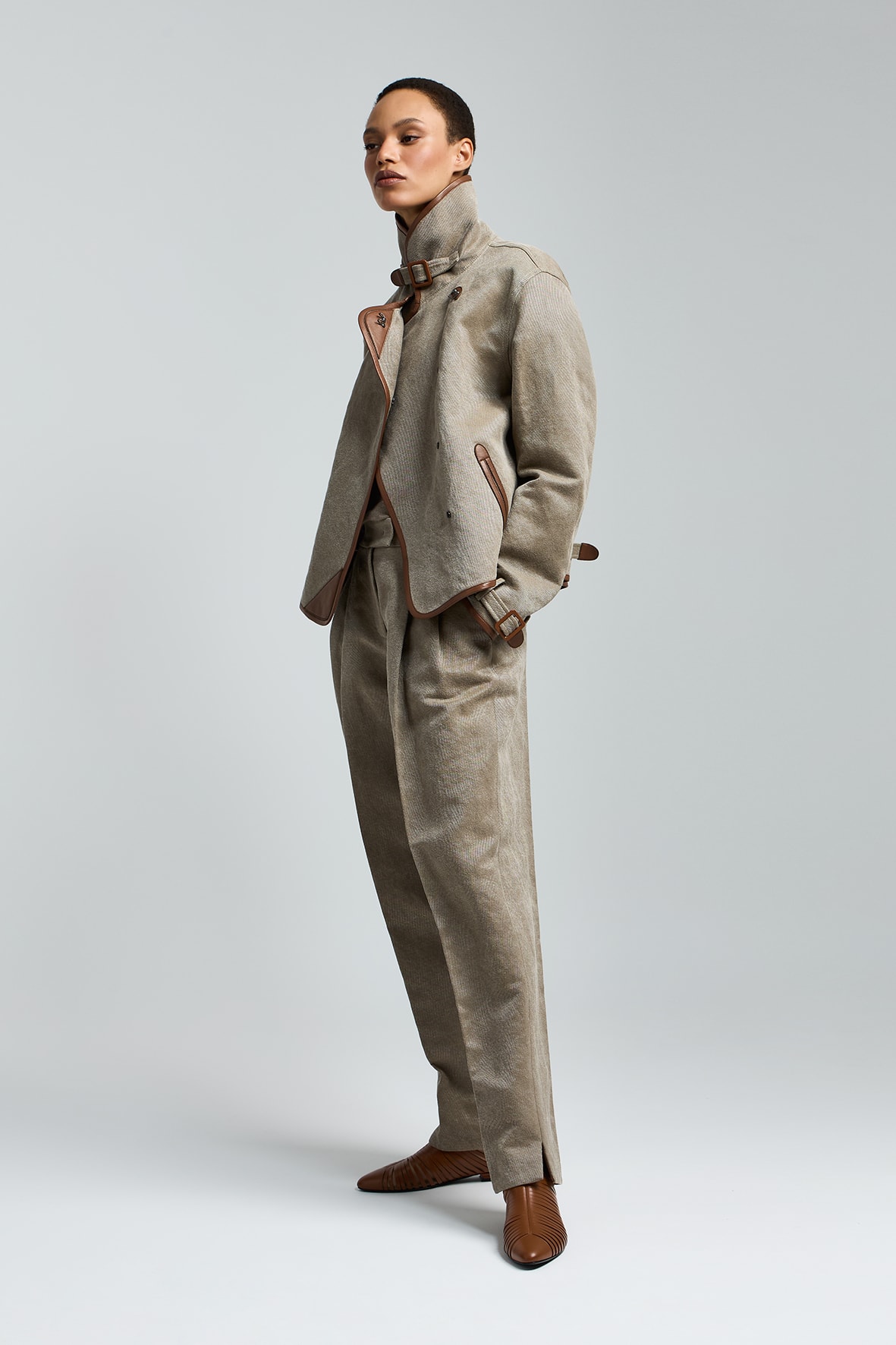 LOOK011