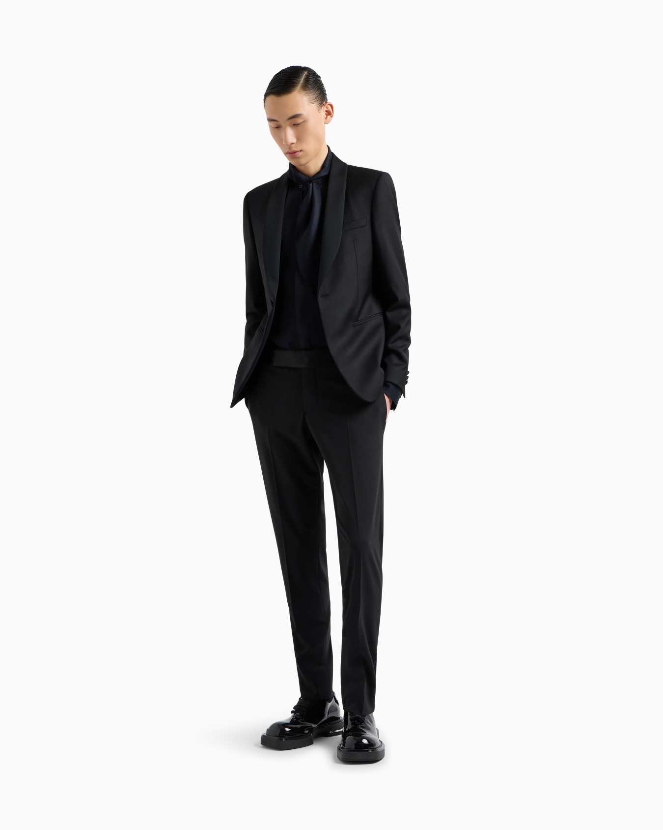 Light worsted virgin wool single-breasted jacket with satin shawl lapels Slide 1