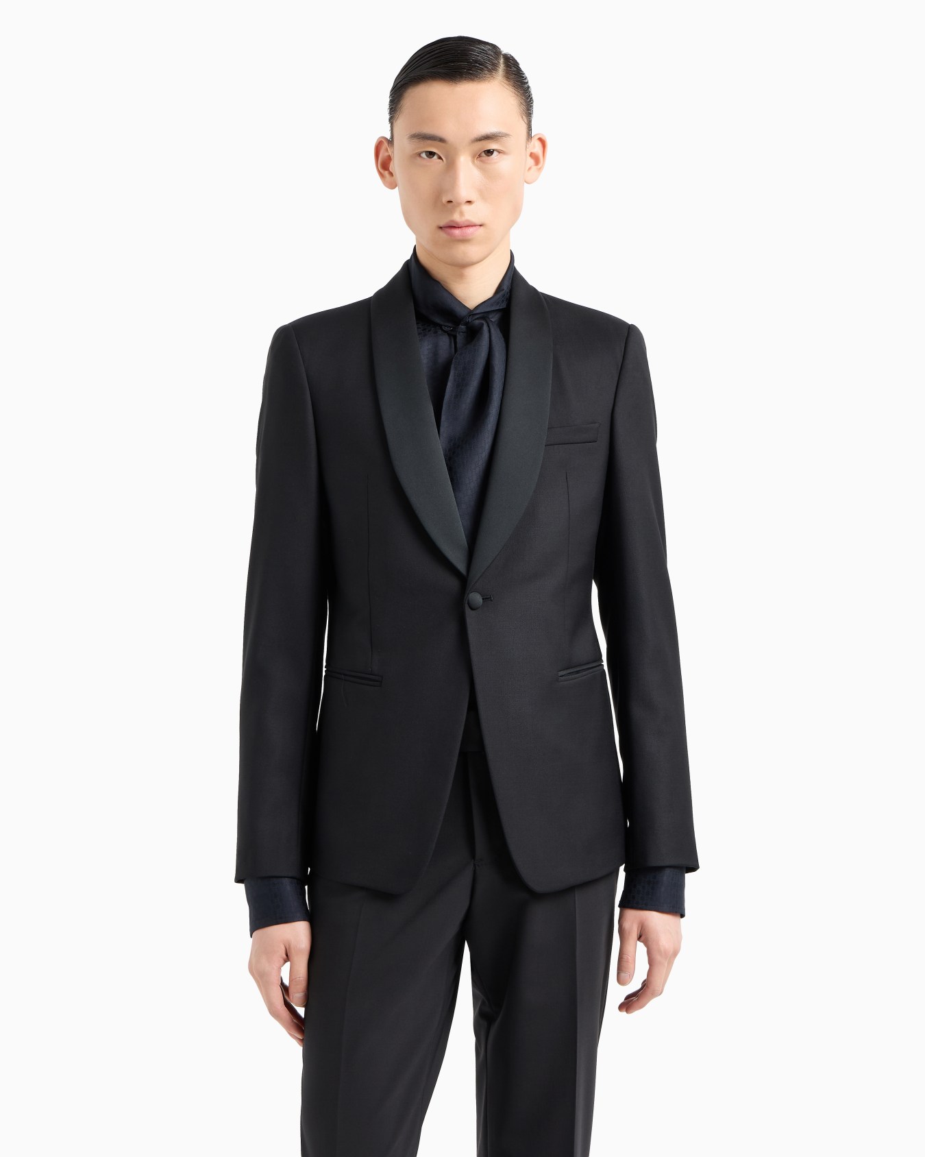 Light worsted virgin wool single-breasted jacket with satin shawl lapels Slide 3