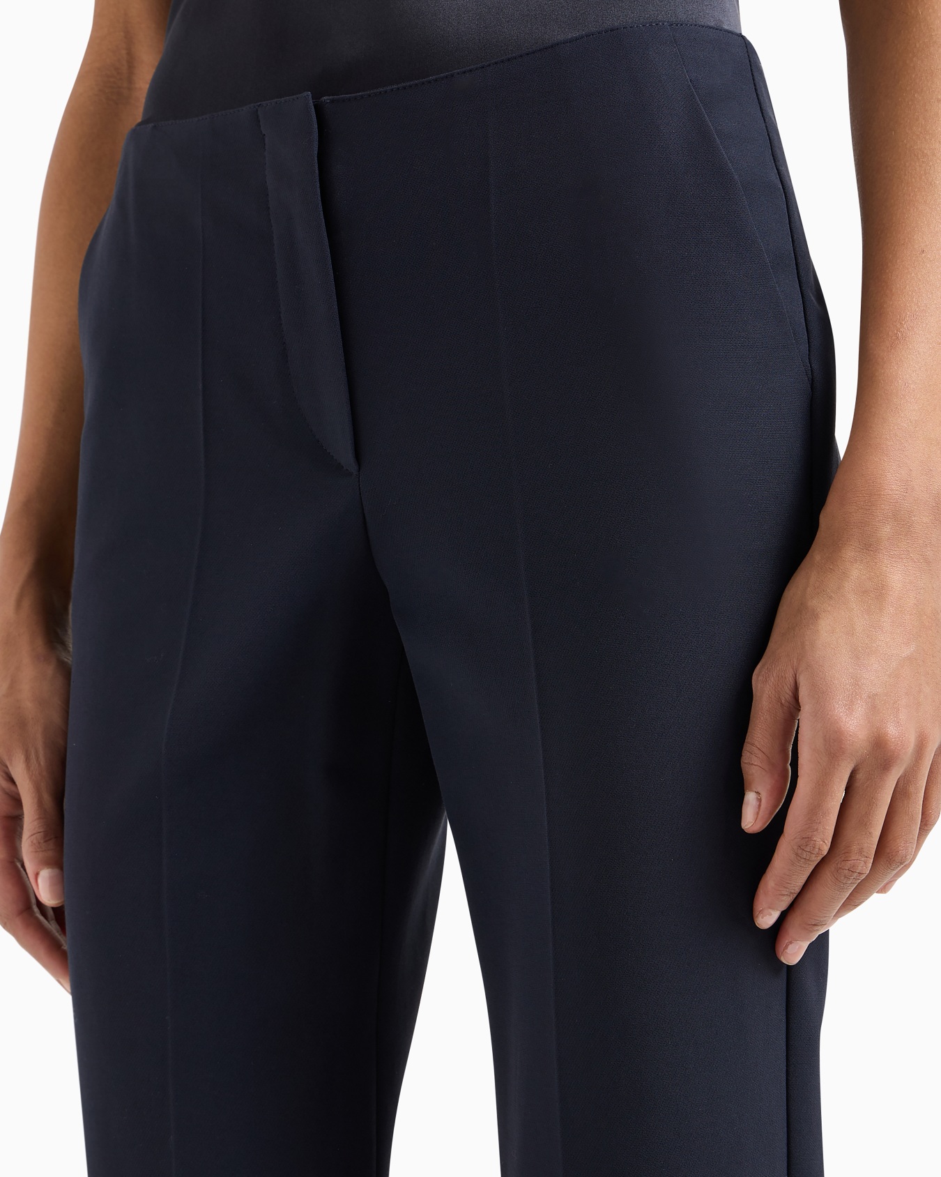 Stretch gabardine 7/8 trousers Slide 4