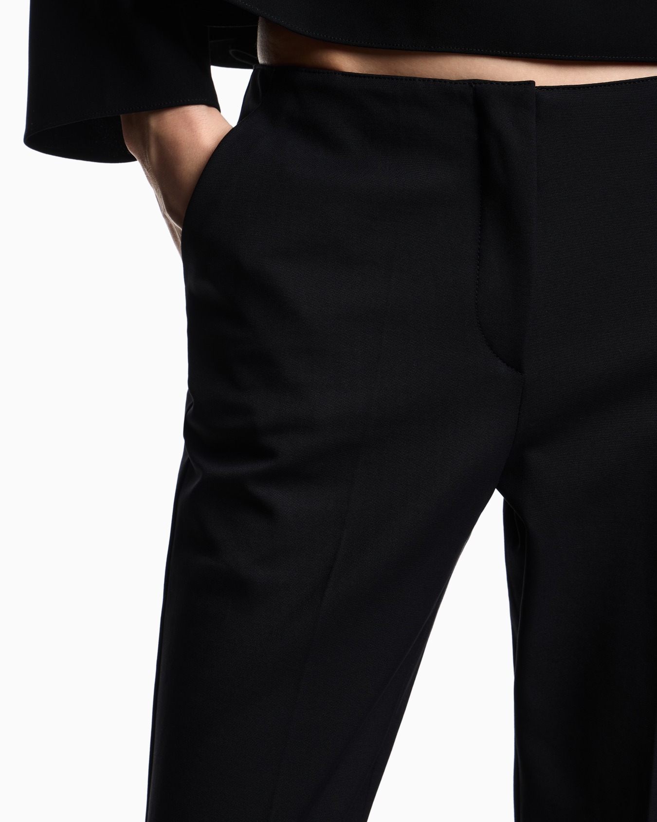 Stretch gabardine 7/8 trousers Slide 4