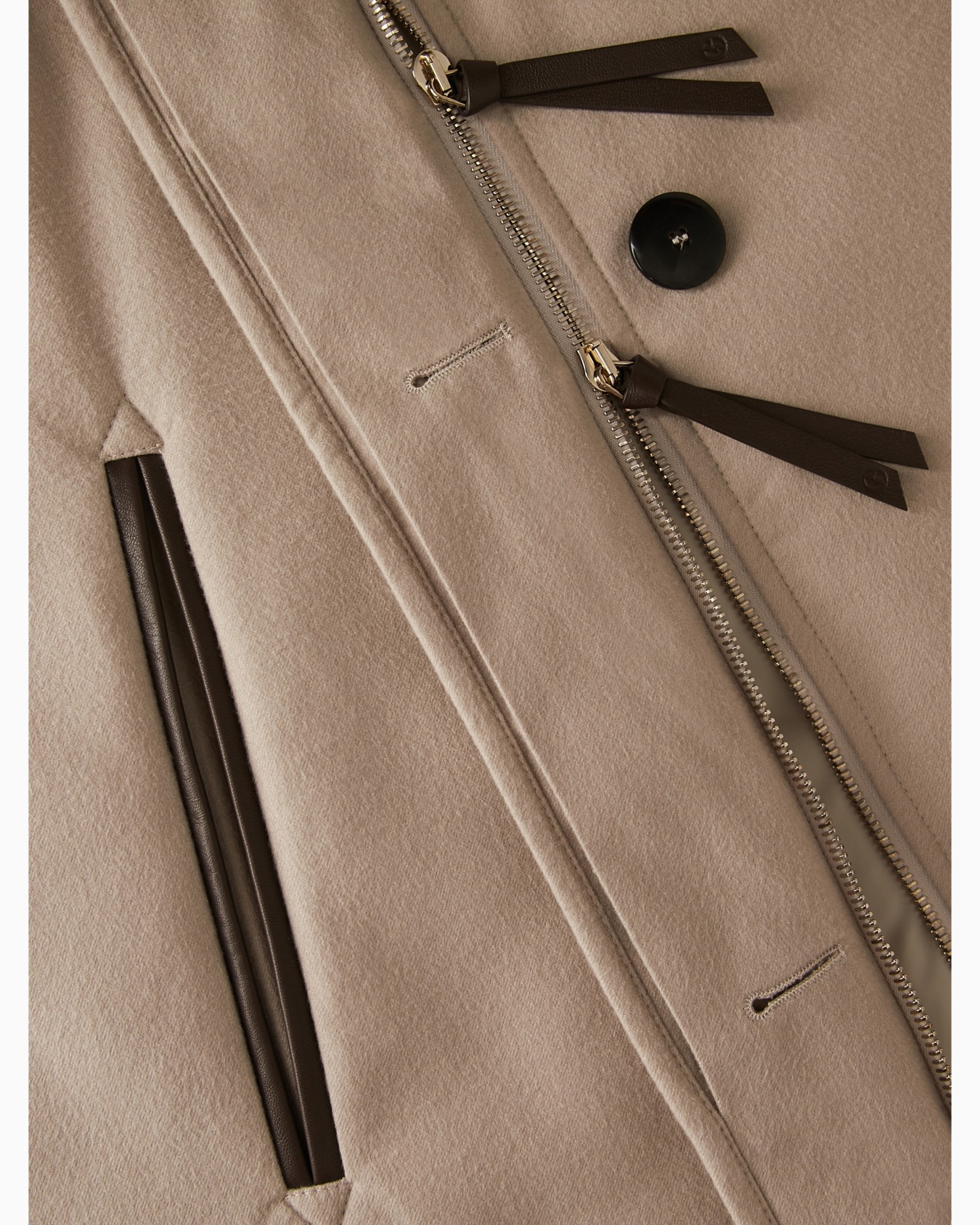 Cashmere coat with leather details Slide 4