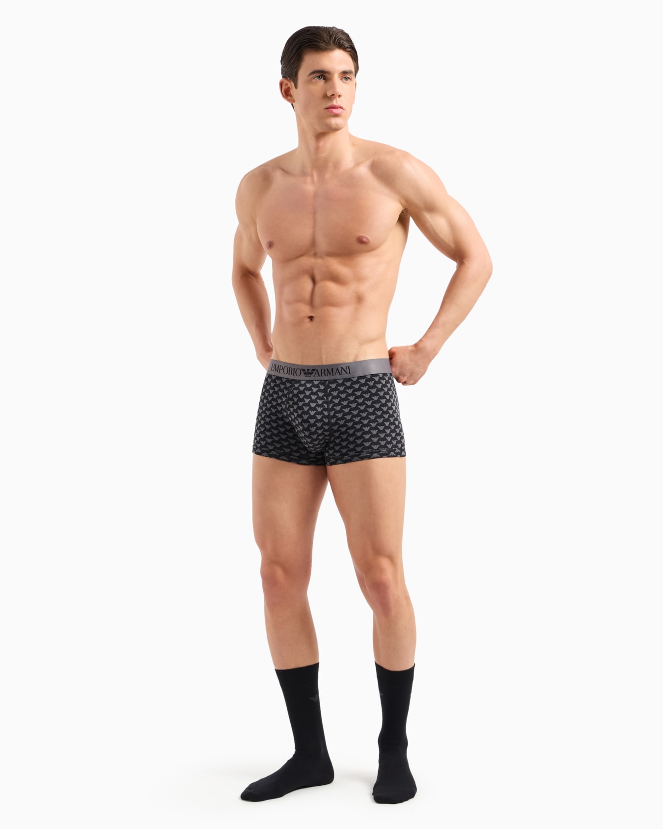 Geschenkbox bestehend aus eng anliegender Boxershorts und Socken mit festlichem Muster Folie 1