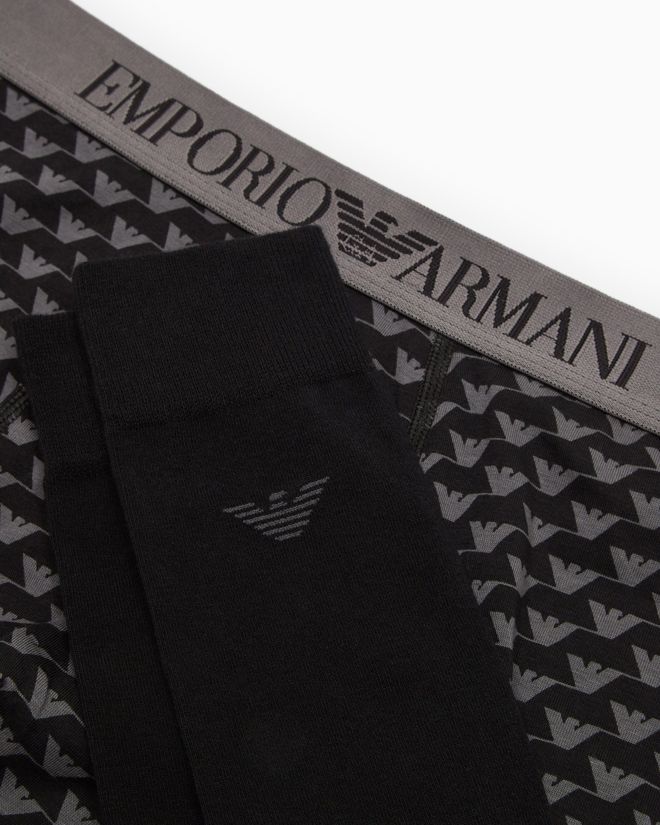 Geschenkbox bestehend aus eng anliegender Boxershorts und Socken mit festlichem Muster Folie 3