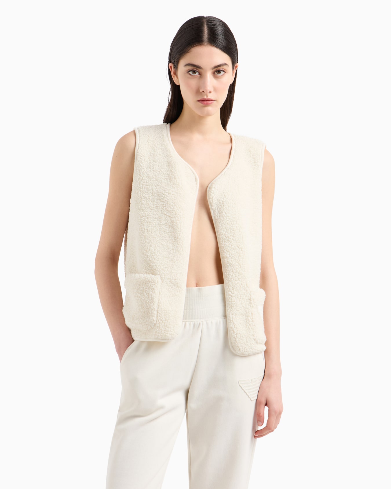 Ärmellose Loungewear-Weste aus flauschigem Stoff mit Adler-Aufnäher Folie 1