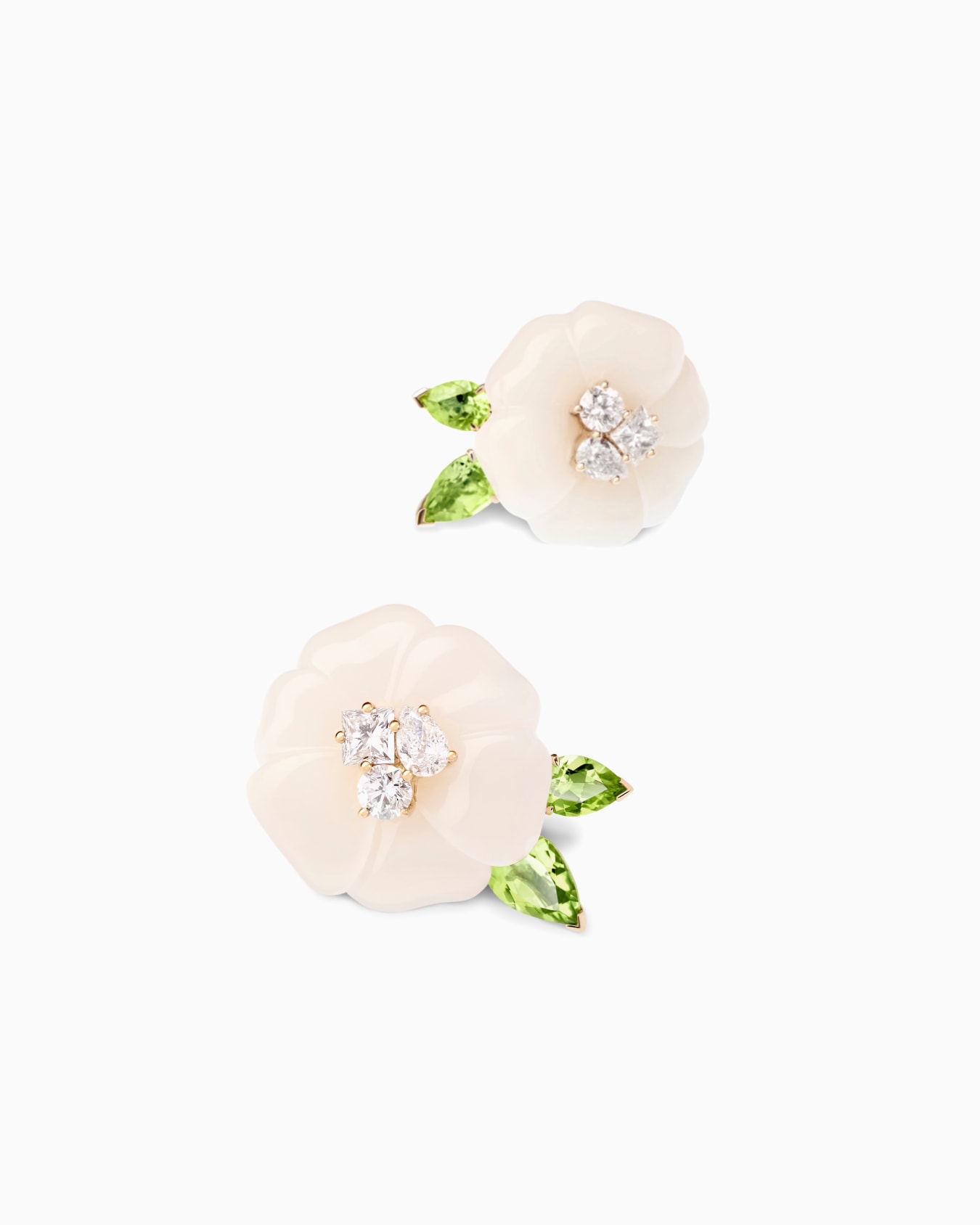 Blanche 18k gold earrings with white agate, diamonds and peridot Slide 1