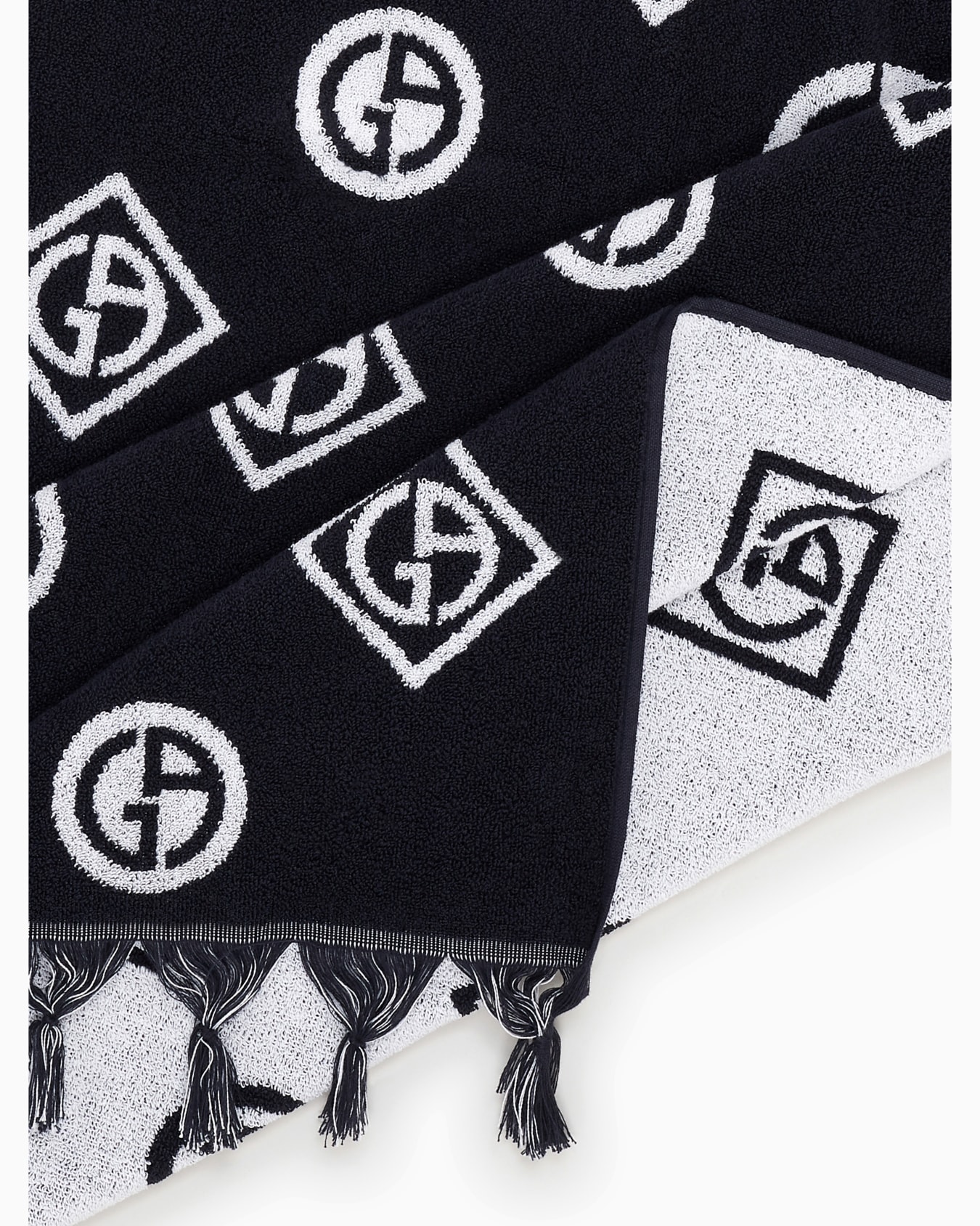 Cotton beach towel with an all-over jacquard motif Slide 2