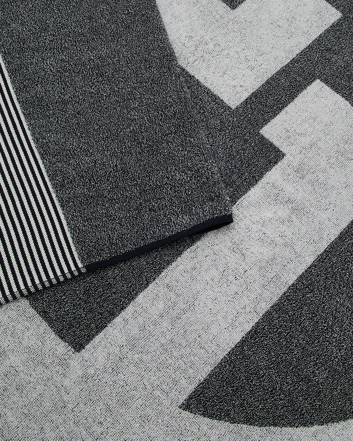 Cotton-terry beach towel with oversized jacquard GA logo Slide 1
