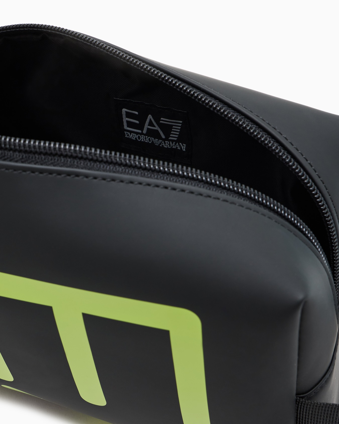 Washbag with oversized logo Slide 3