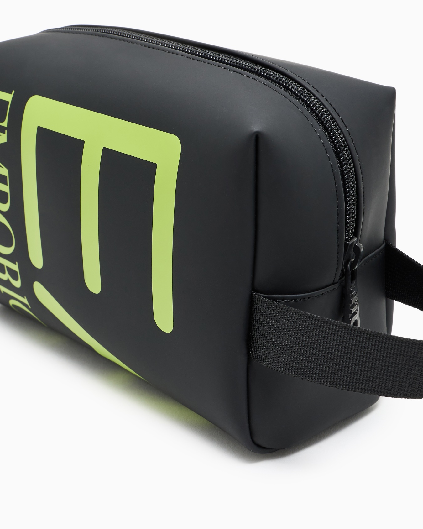Washbag with oversized logo Slide 2