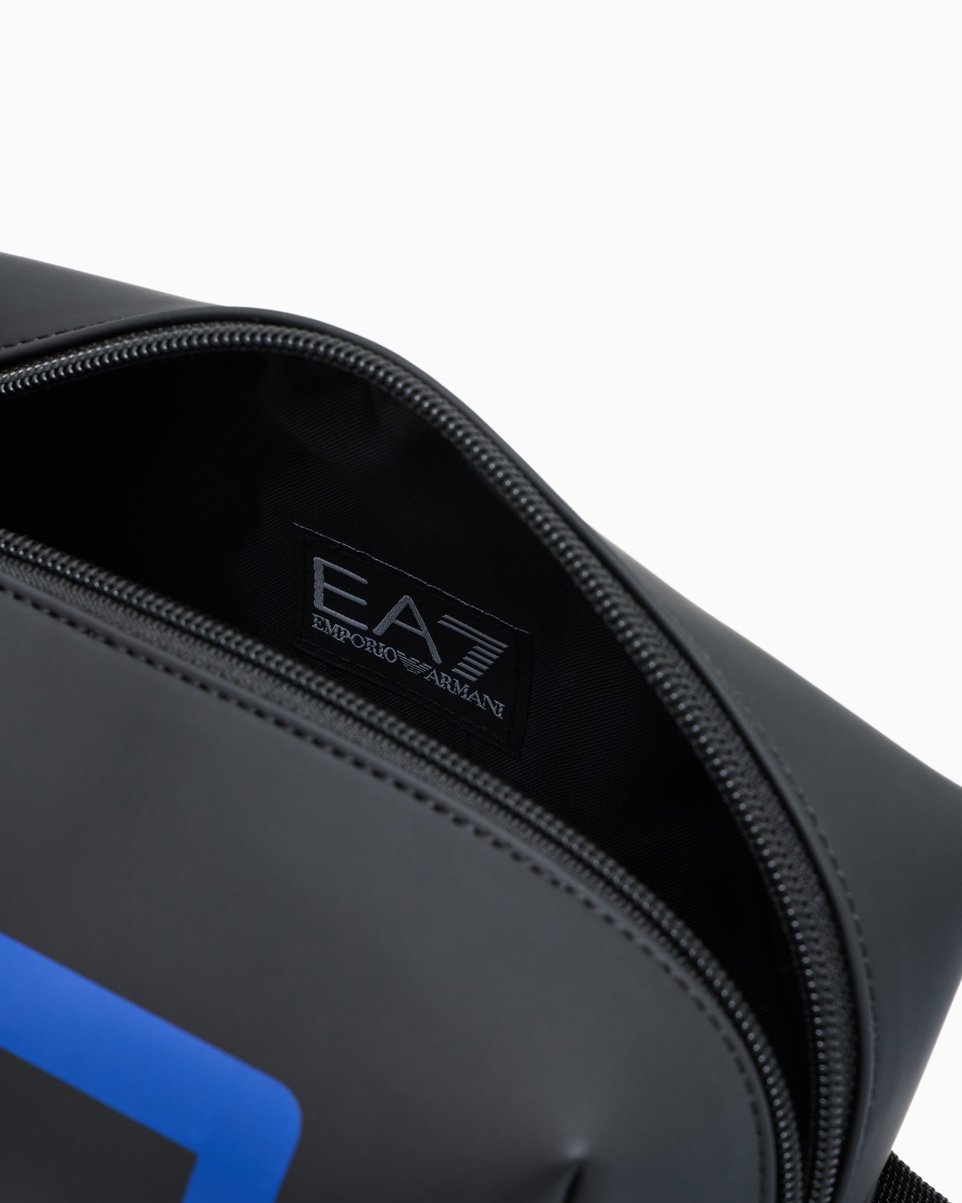 Washbag with oversized logo Slide 2