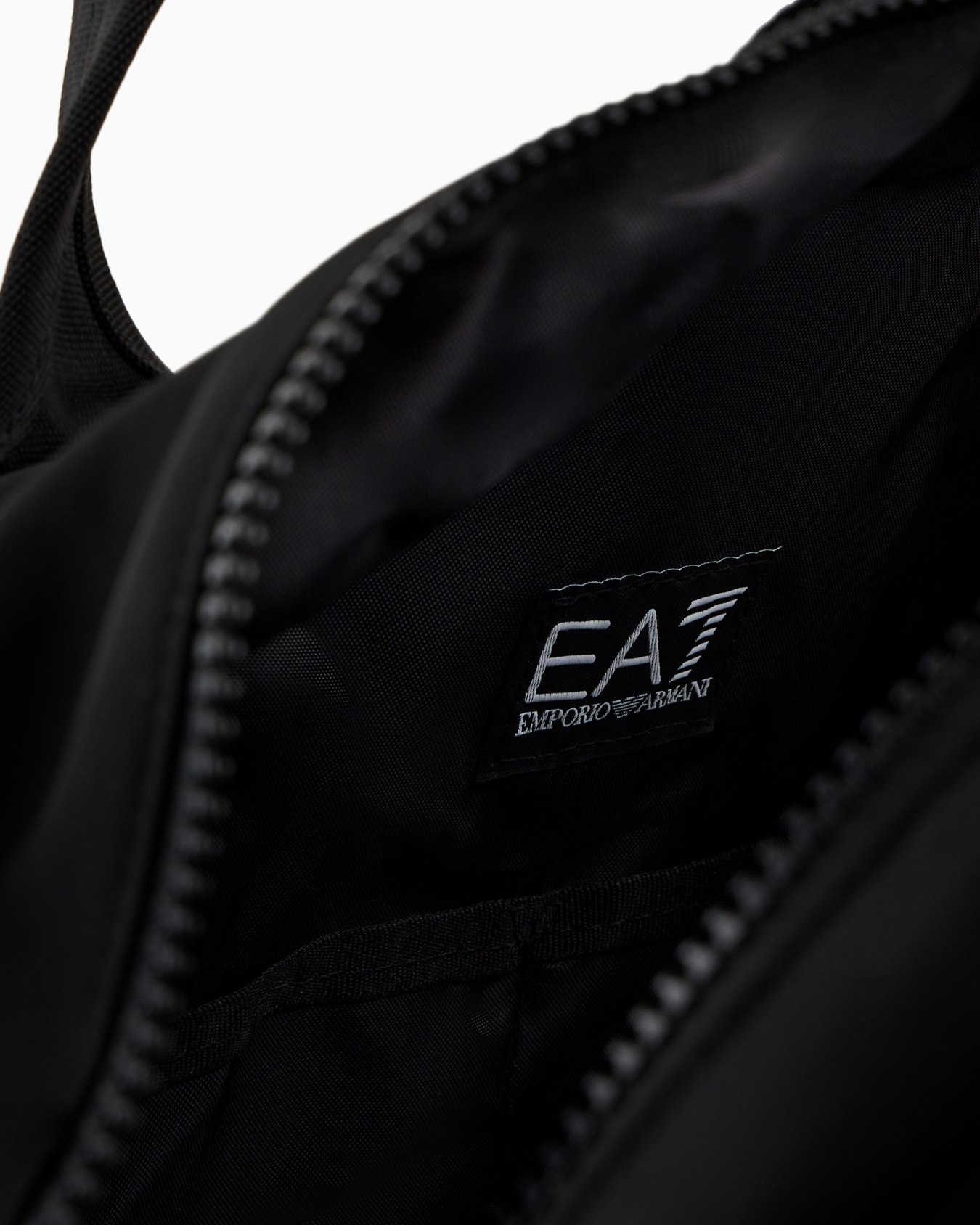 Logo Series recycled-fabric gym bag Slide 3