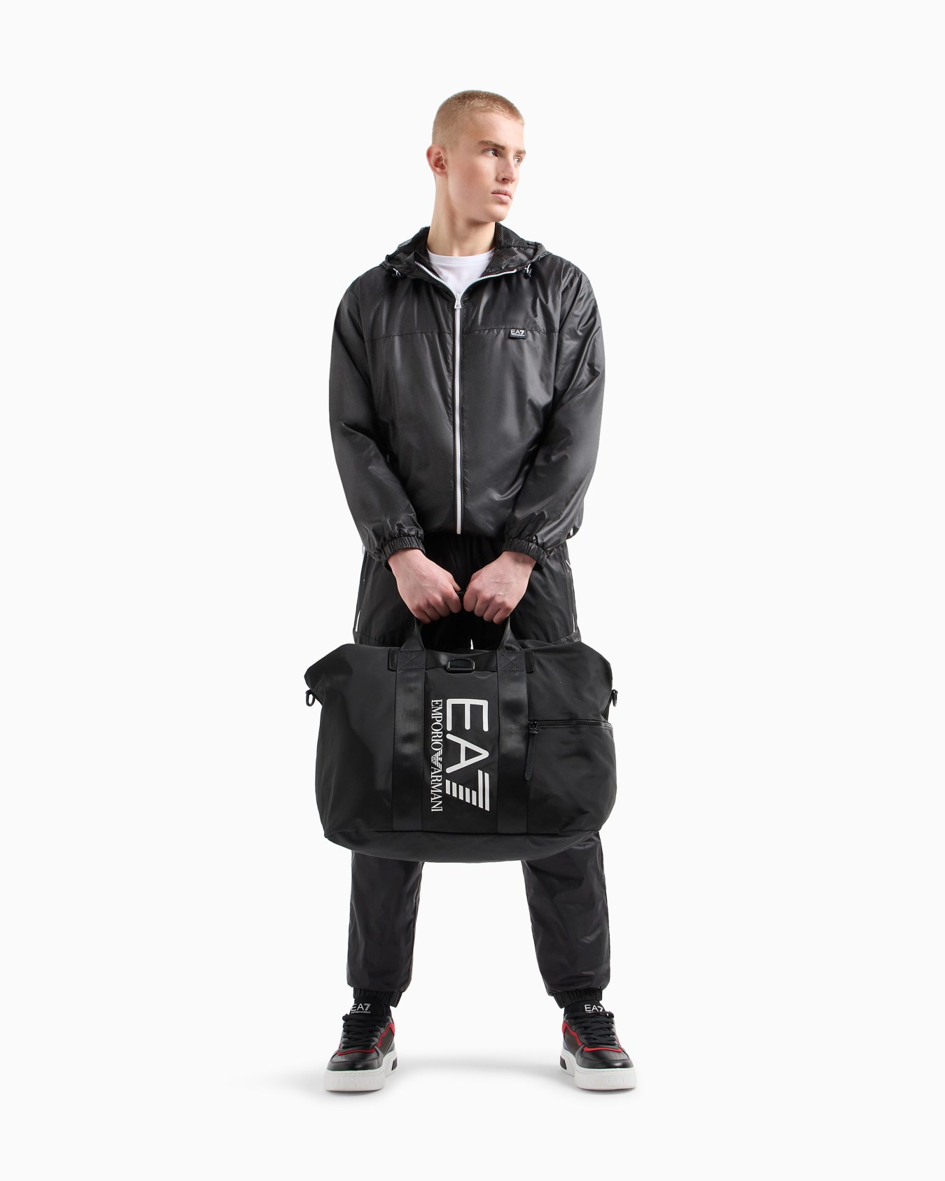 Logo Series recycled-fabric gym bag Slide 7