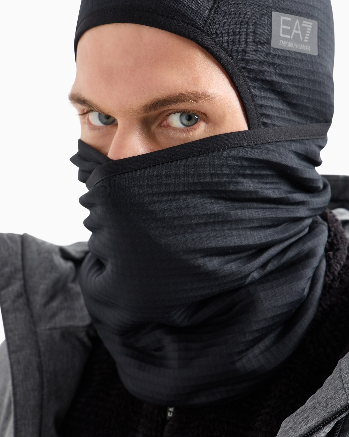 Dynamic Athlete hood in FUROR7 technical fabric Slide 3
