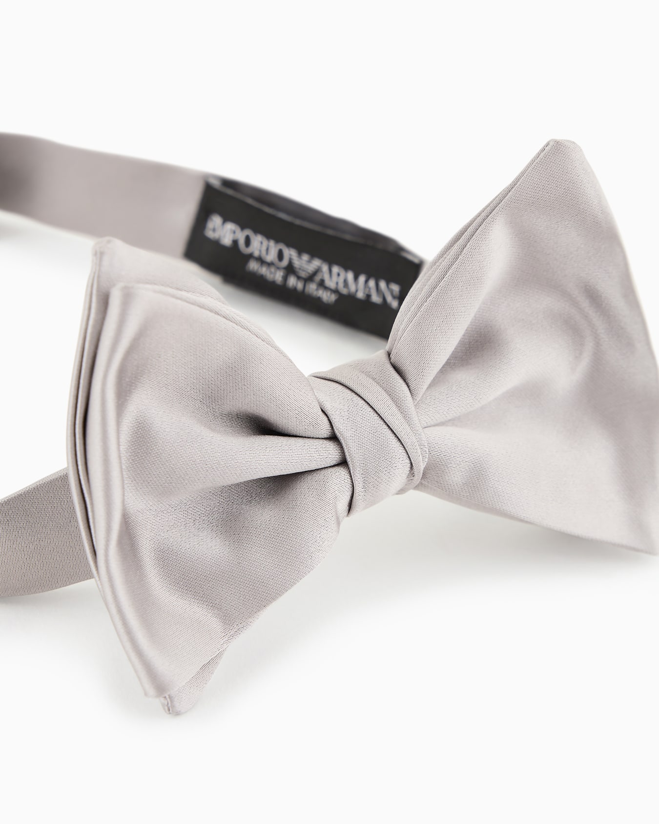 Knotted bow tie in micro-textured pure silk Diapositiva 1