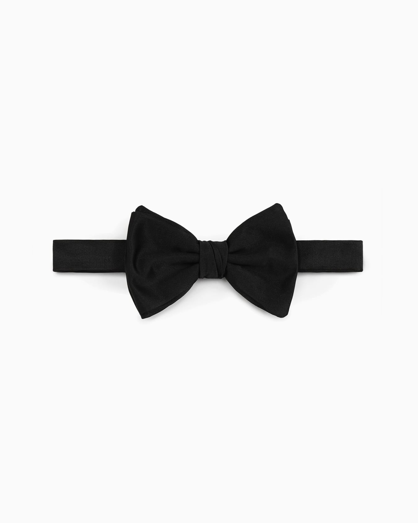 Knotted bow tie in micro-textured pure silk Slide 0