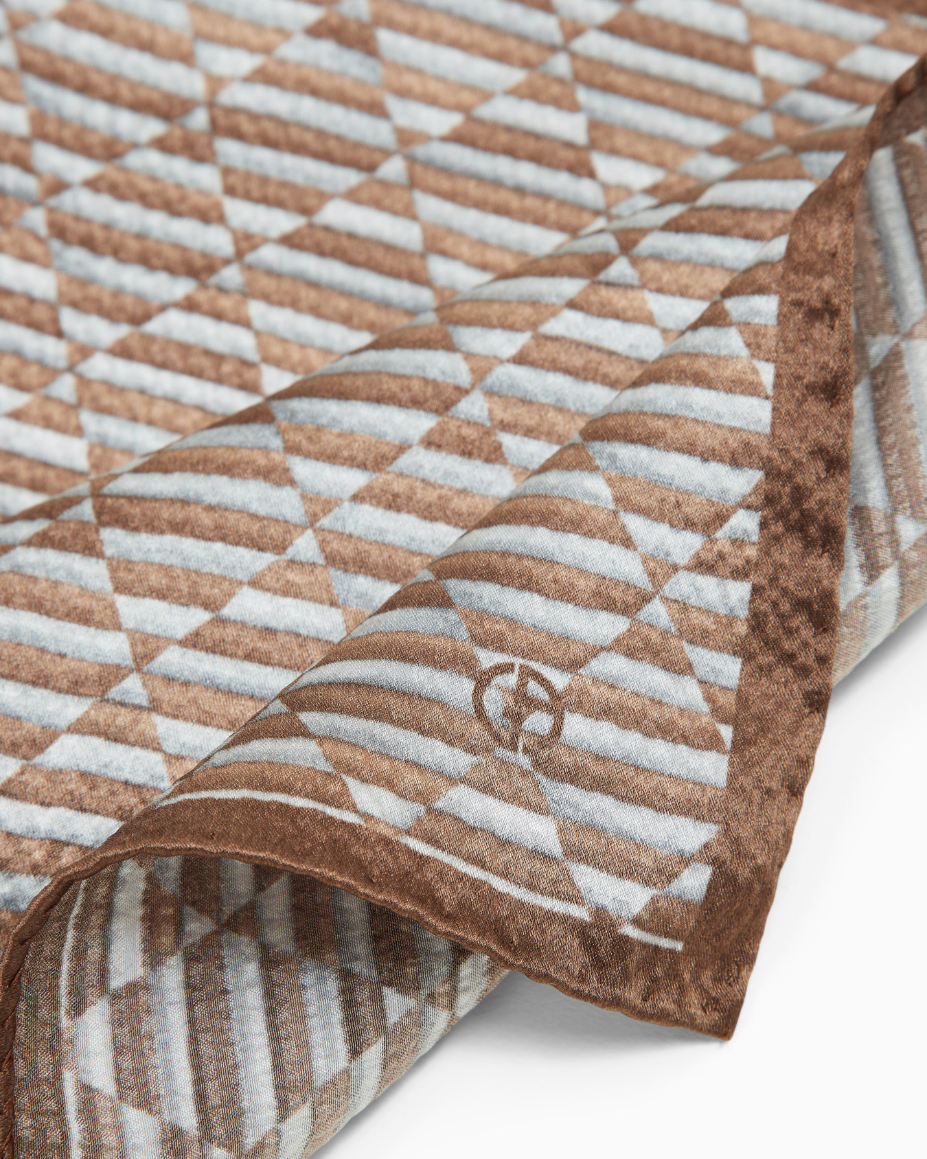 Printed silk pocket square Slide 1