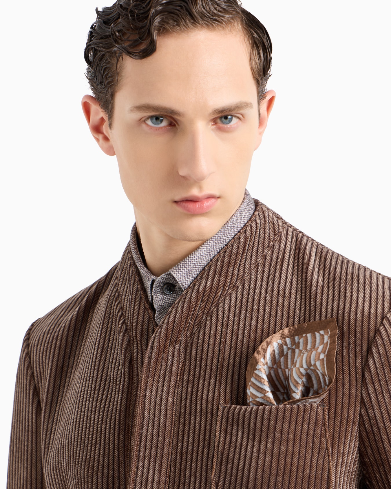 Printed silk pocket square Slide 2