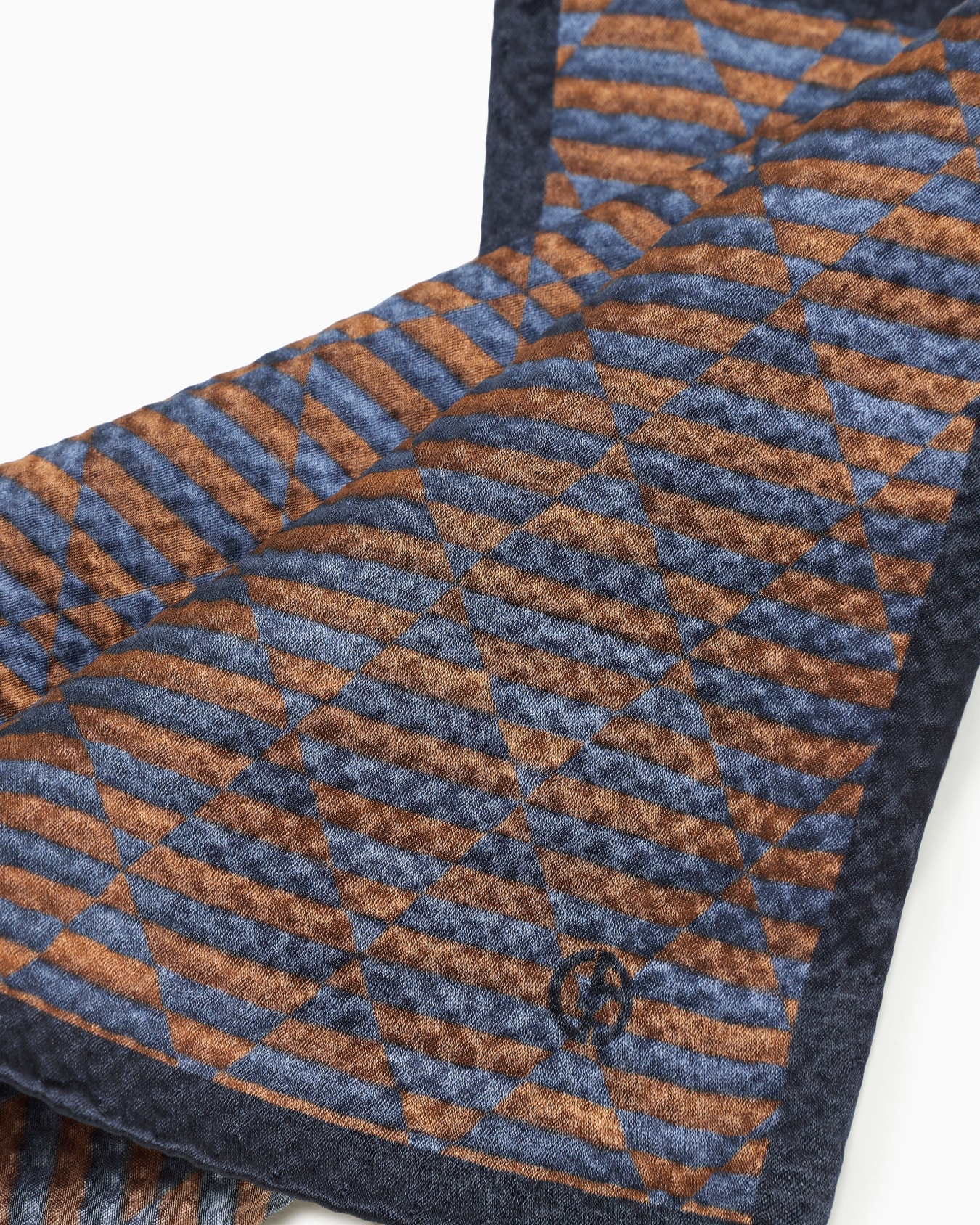 Printed silk pocket square Slide 1
