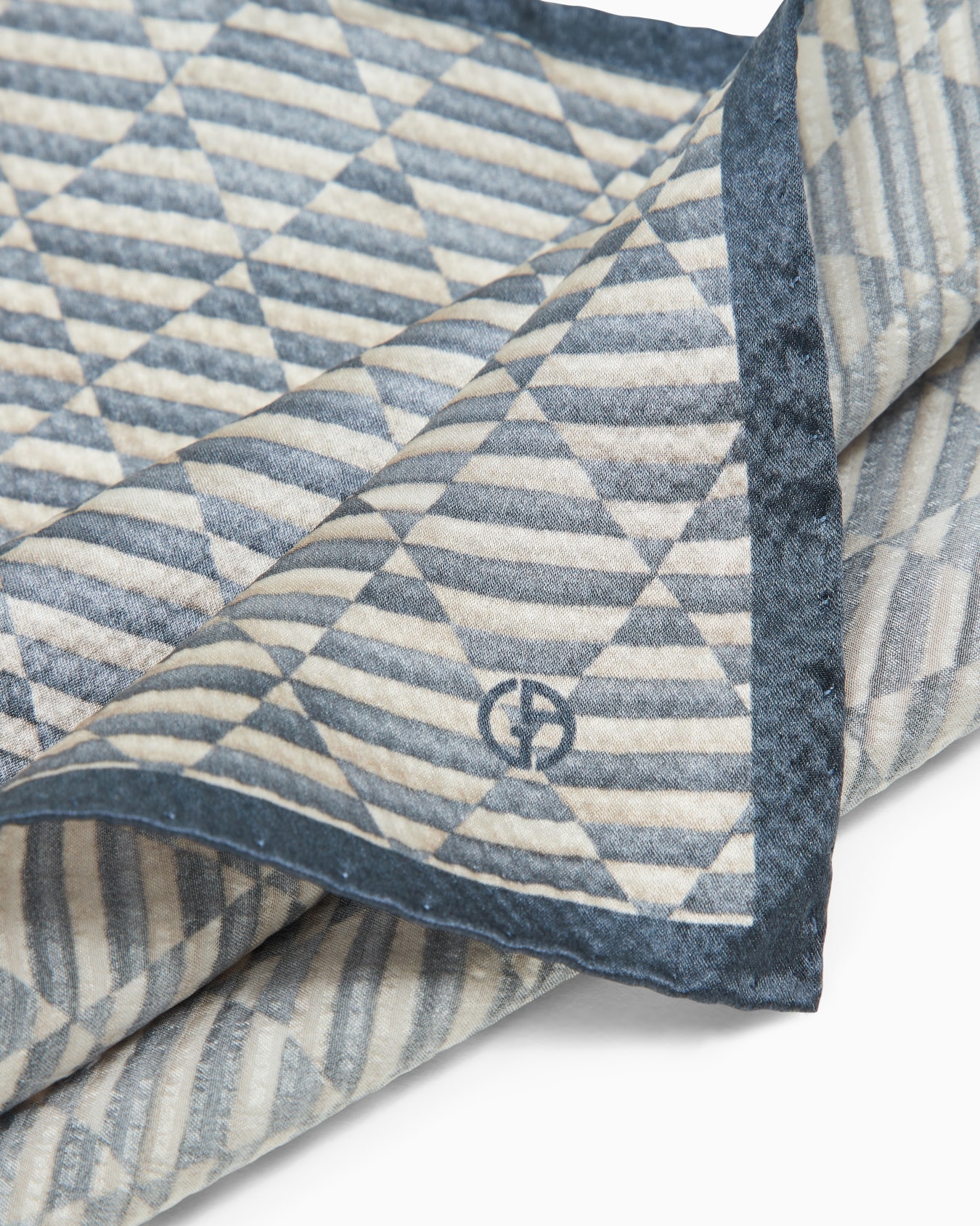 Printed silk pocket square Slide 1