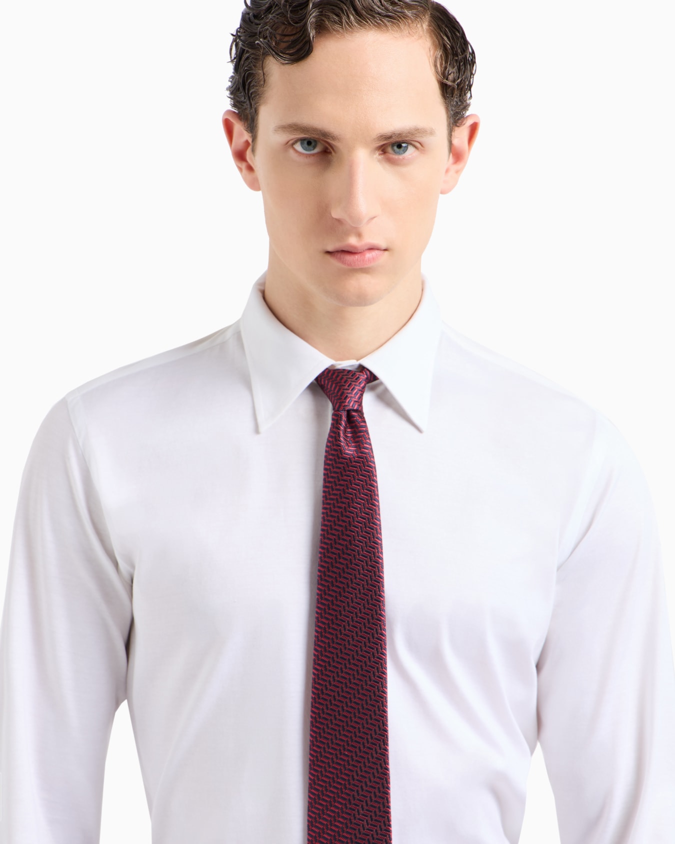 Silk tie with jacquard chevron motif Slide 2