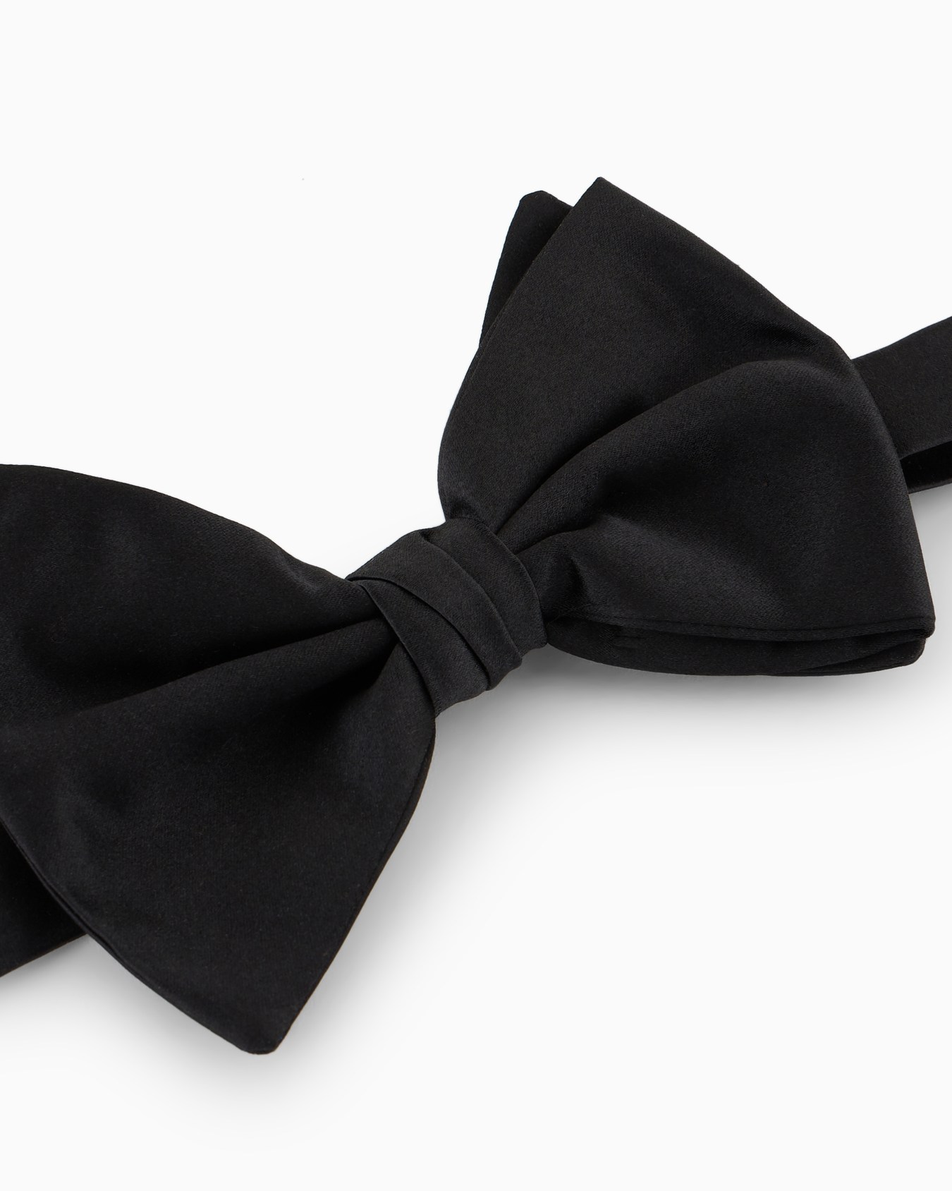 Large, pure silk knotted bow tie Slide 1
