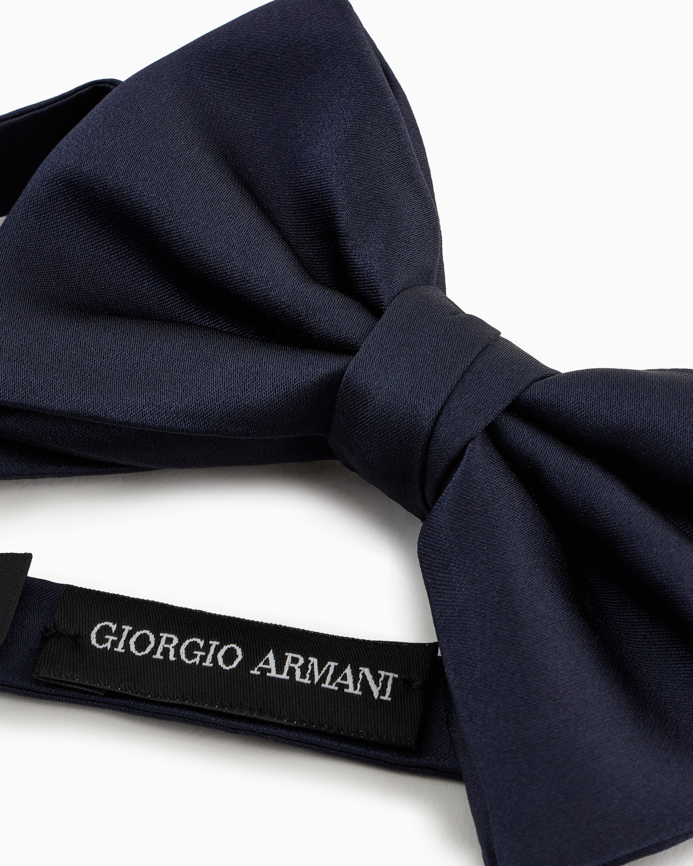 Large silk-blend pre-tied bow tie Diapositiva 1
