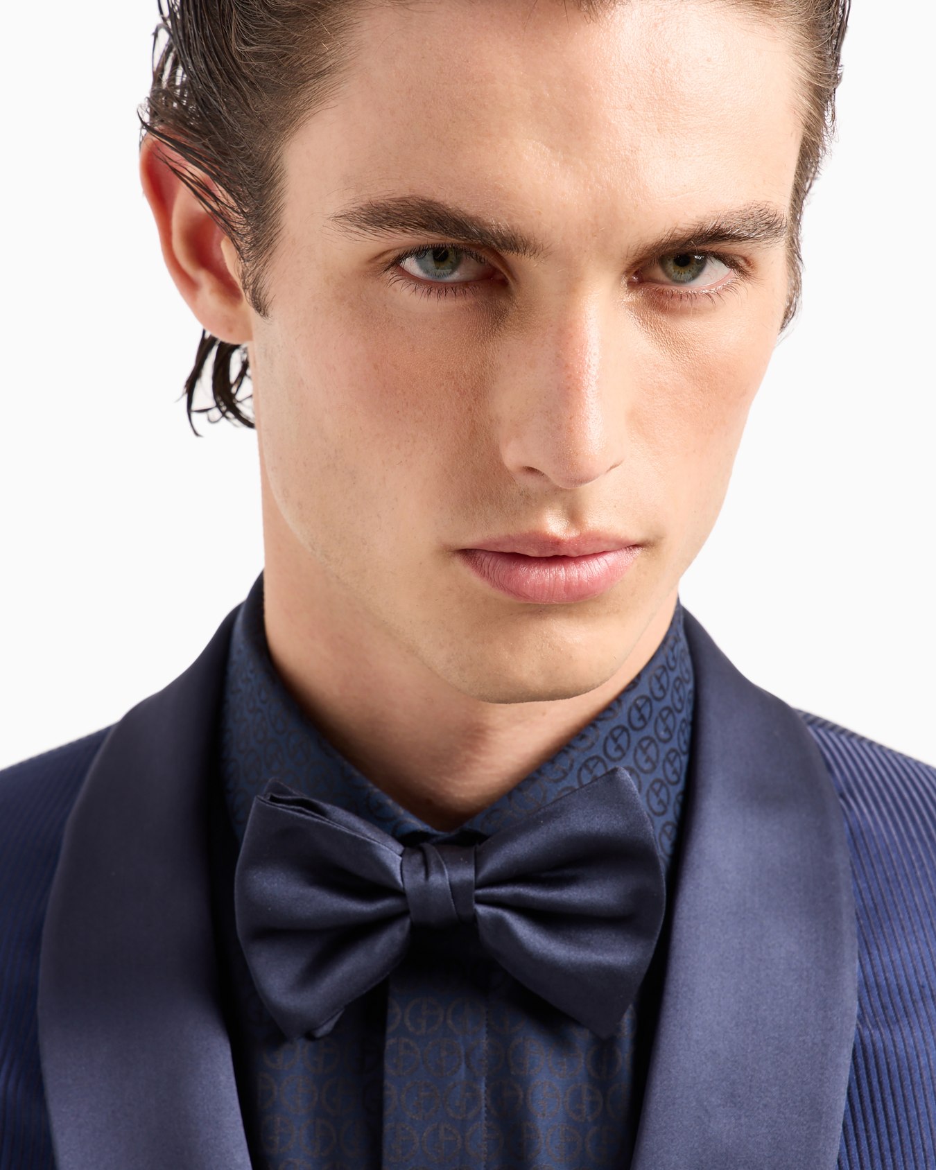 Large silk-blend pre-tied bow tie Diapositiva 2