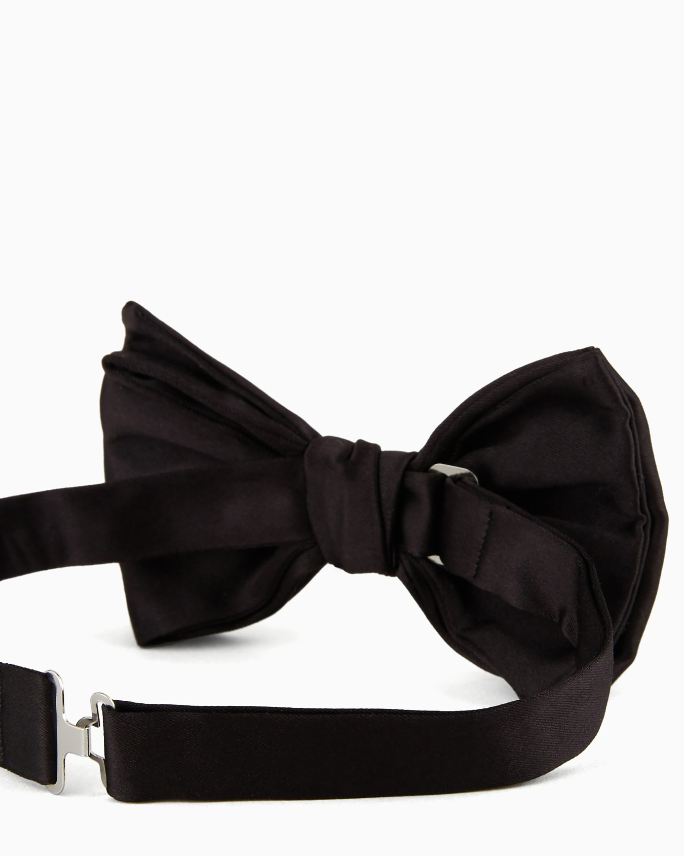 Large, pure silk knotted bow tie Slide 1