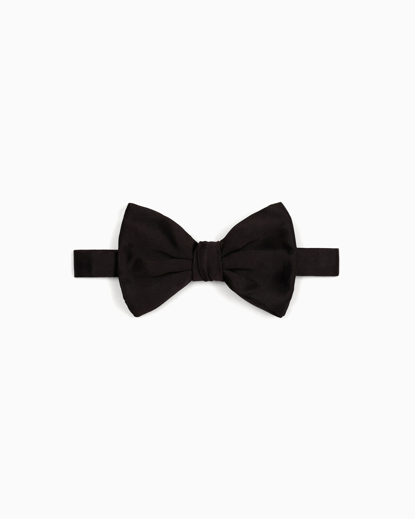 Large, pure silk knotted bow tie Slide 0