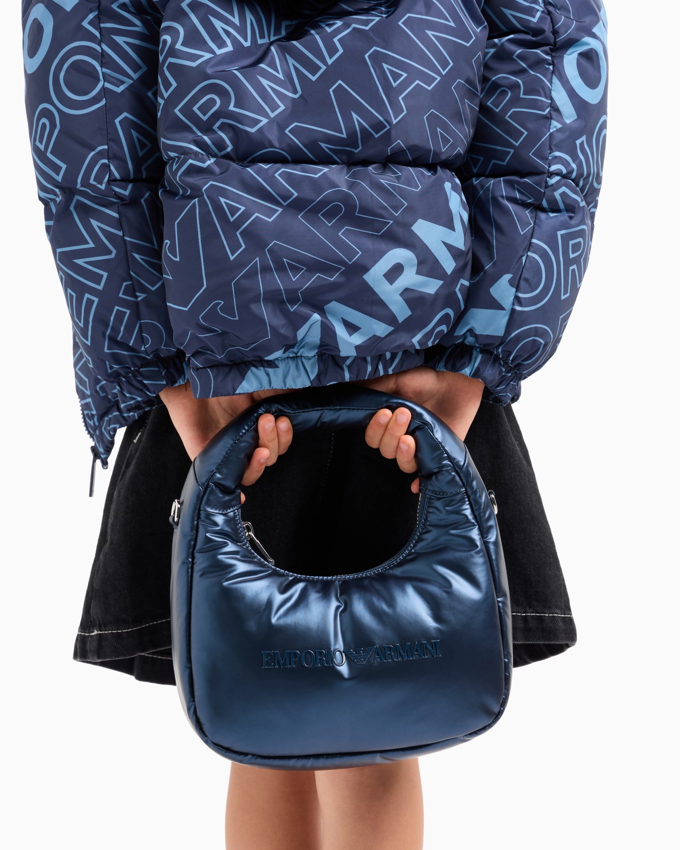 Shiny, padded nylon hobo bag with logo Slide 5