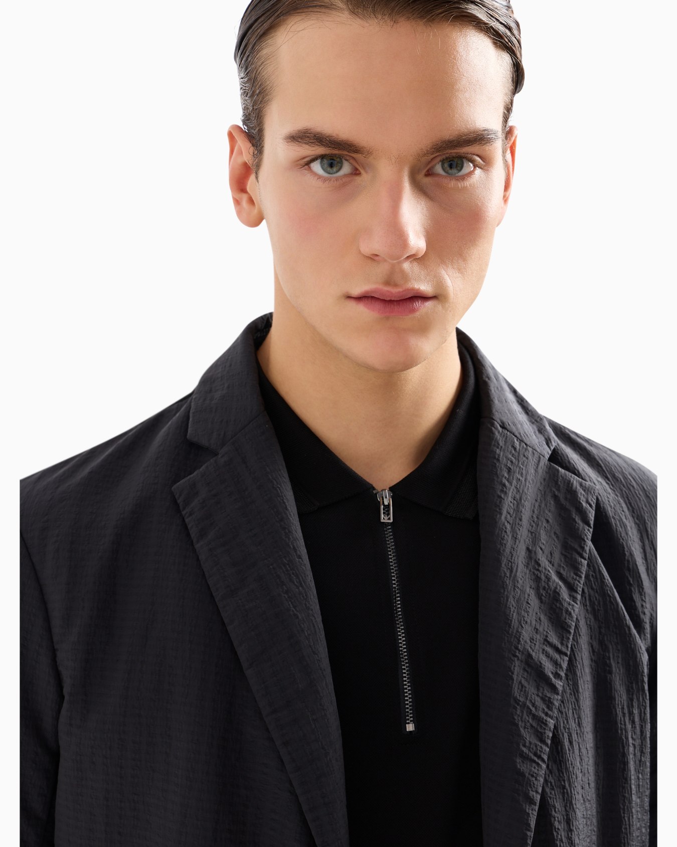 Single-breasted jacket with full-zip detachable inner panel in lightweight nylon seersucker Diapositiva 5