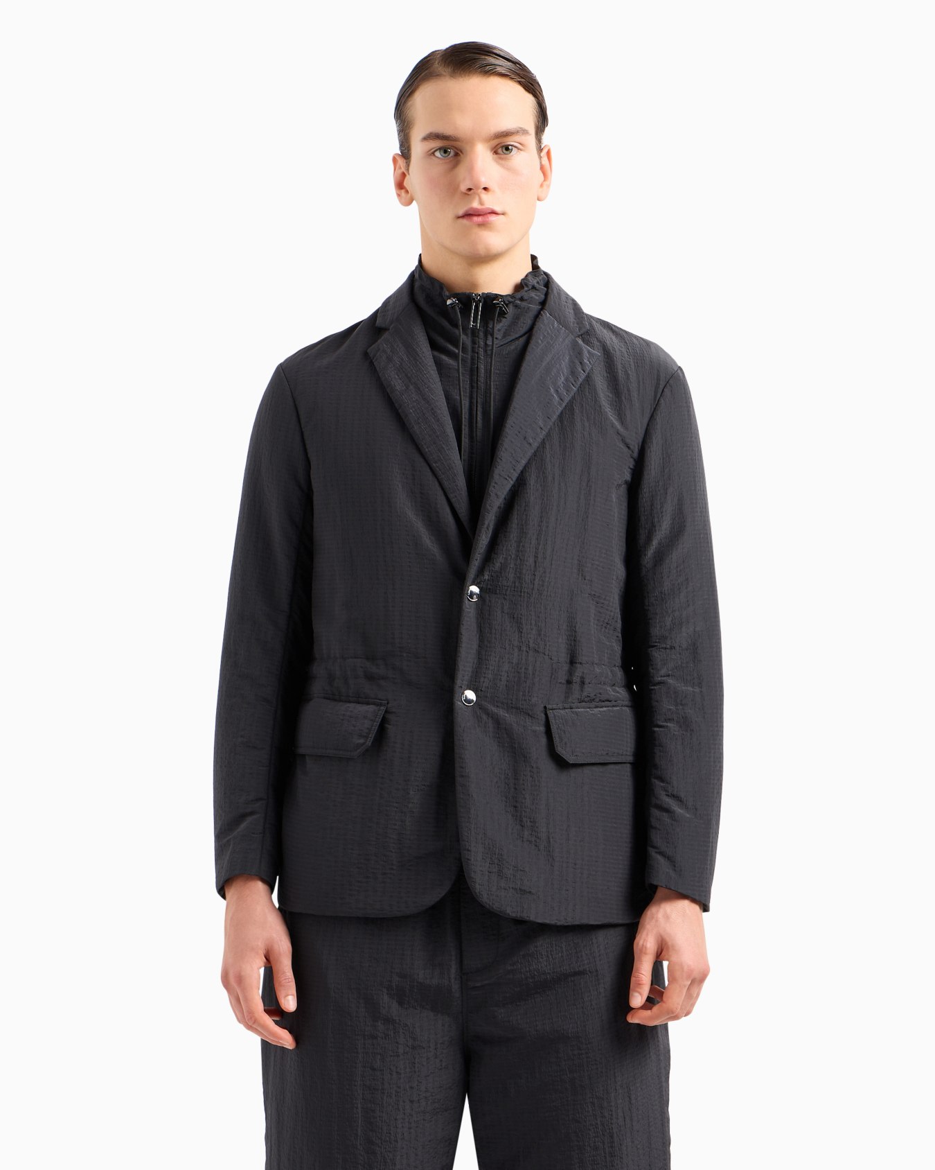 Single-breasted jacket with full-zip detachable inner panel in lightweight nylon seersucker Diapositiva 2