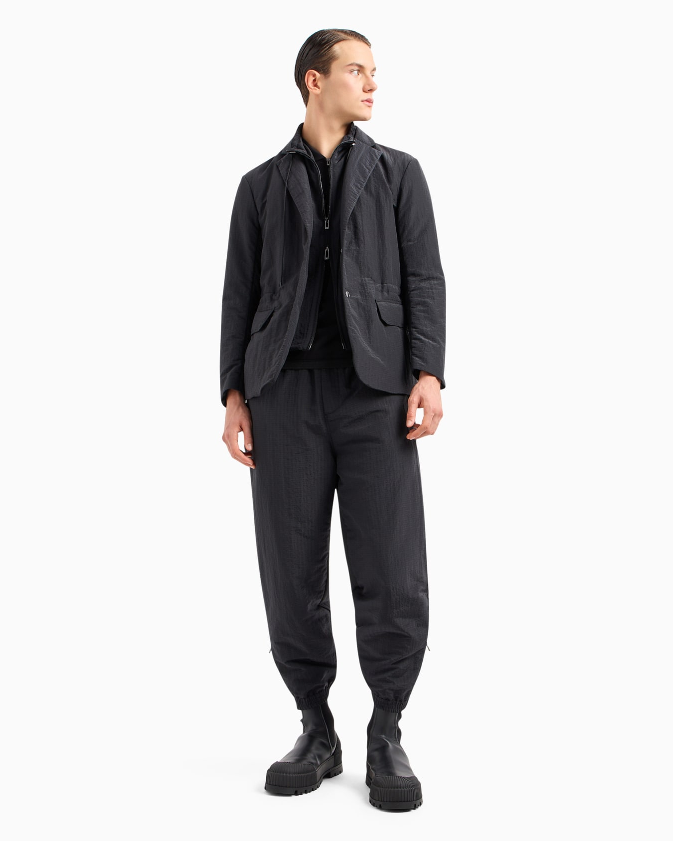 Single-breasted jacket with full-zip detachable inner panel in lightweight nylon seersucker Diapositiva 4