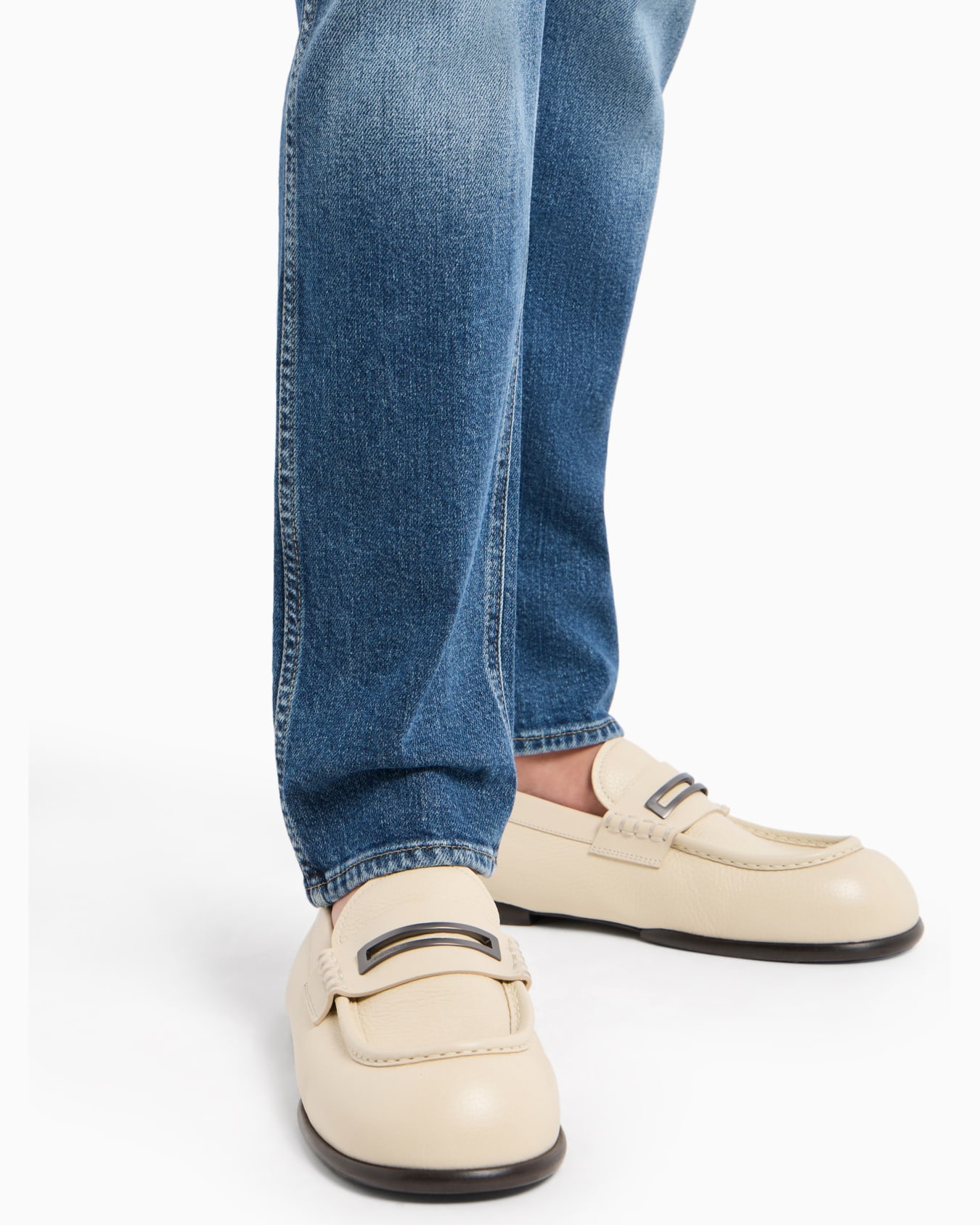 J16 slim-fit, washed denim jeans Slide 4
