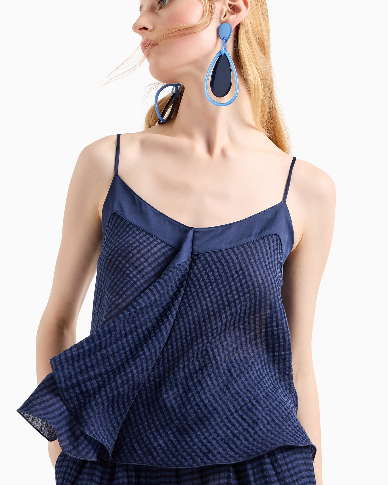 Ruffle top in gingham-effect seersucker fabric Slide 4