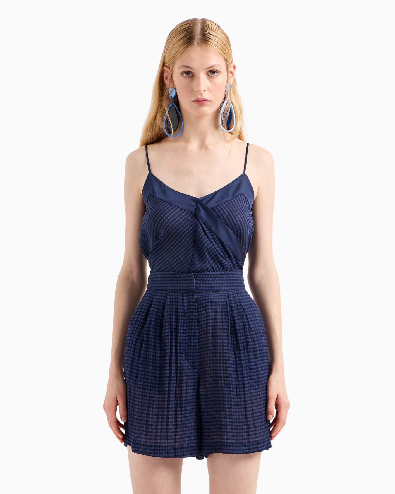Darted Bermuda shorts in gingham-effect seersucker fabric Slide 1