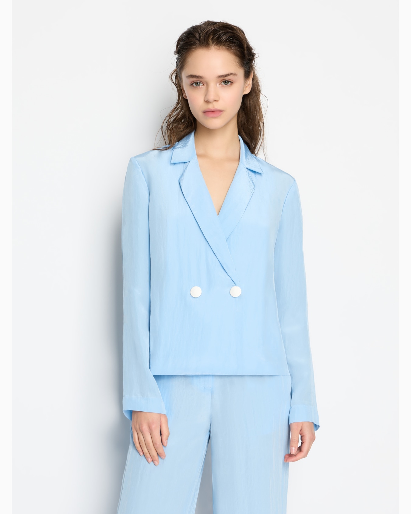 Double-breasted jacket in wrinkle satin fabric Diapositiva 1