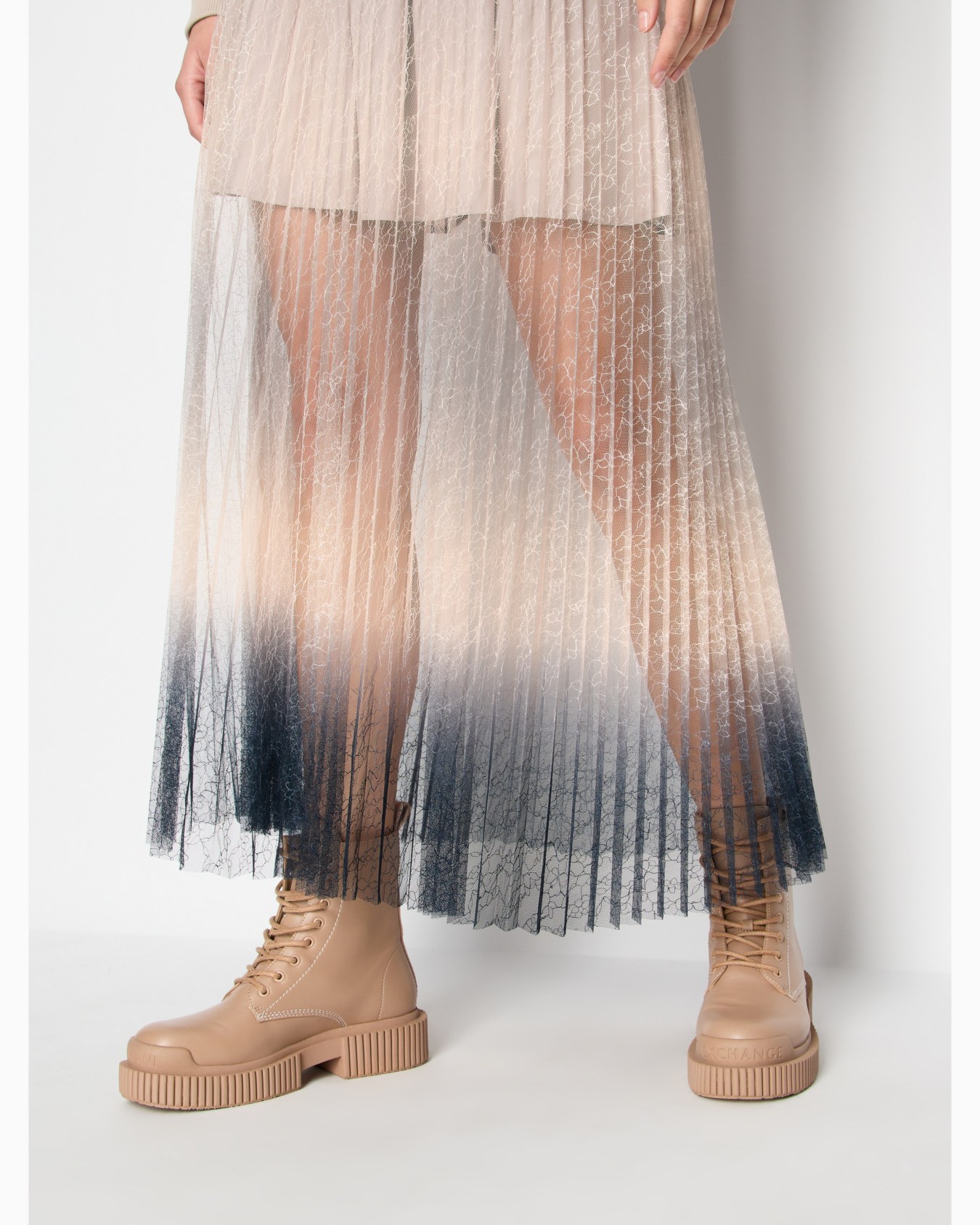 Pleated lace mini skirt Diapositiva 4