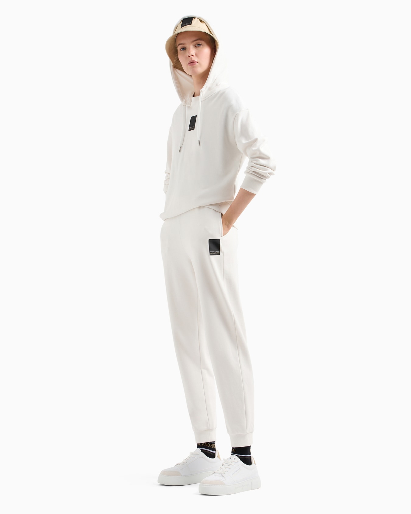 Soft yarn jogger pants with logo Diapositiva 3