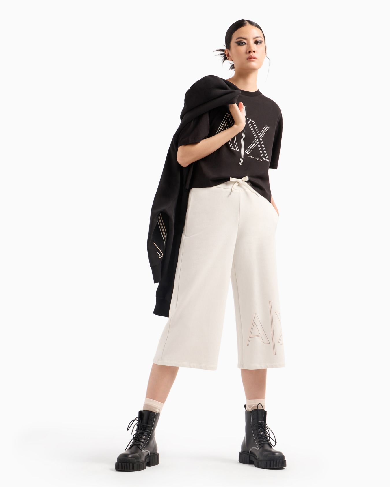 Cropped T-shirt with monogram logo in ASV cotton Diapositiva 3